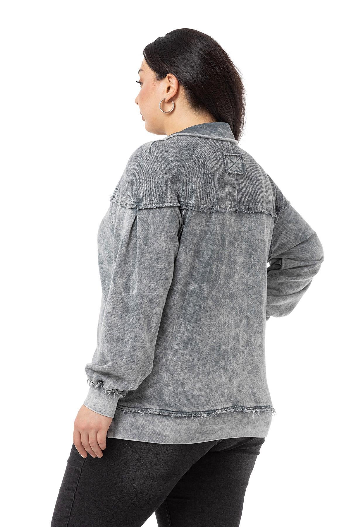 Disentis Modest Büyük Beden Pis Dikişli Fermuarlı Yırtmaçlı Parça Boyalı Gri SweatshirtDISENTIS MODESTBüyük Beden Pis Dikişli Fermuarlı Yırtmaçlı Parça Boyalı Gri Sweatshirt