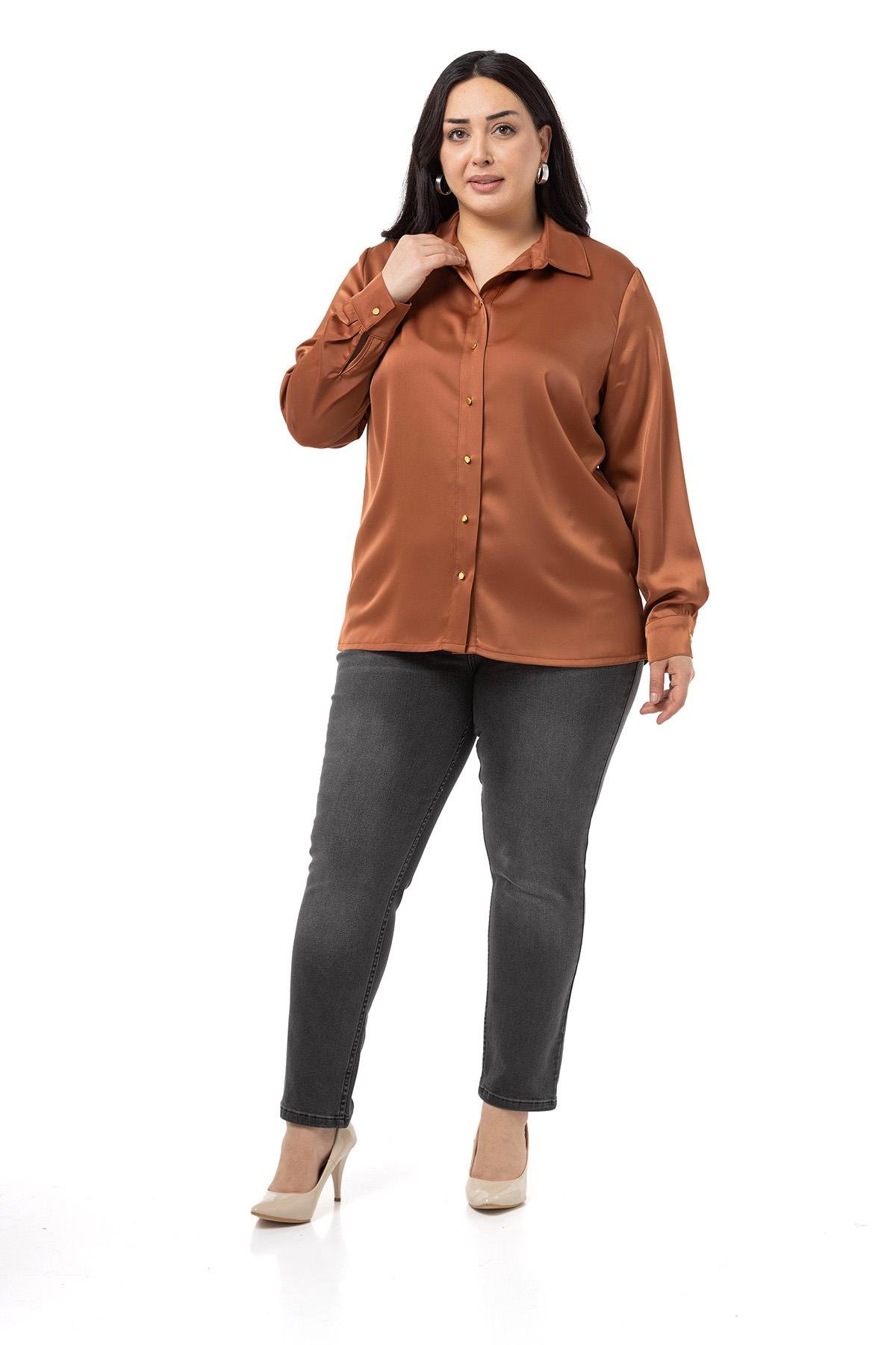 Disentis Modest Saten Dokulu Manşetli Açık Kahverengi GömlekDISENTIS MODESTBüyük Beden Saten Dokulu Manşetli Açık Kahverengi Gömlek