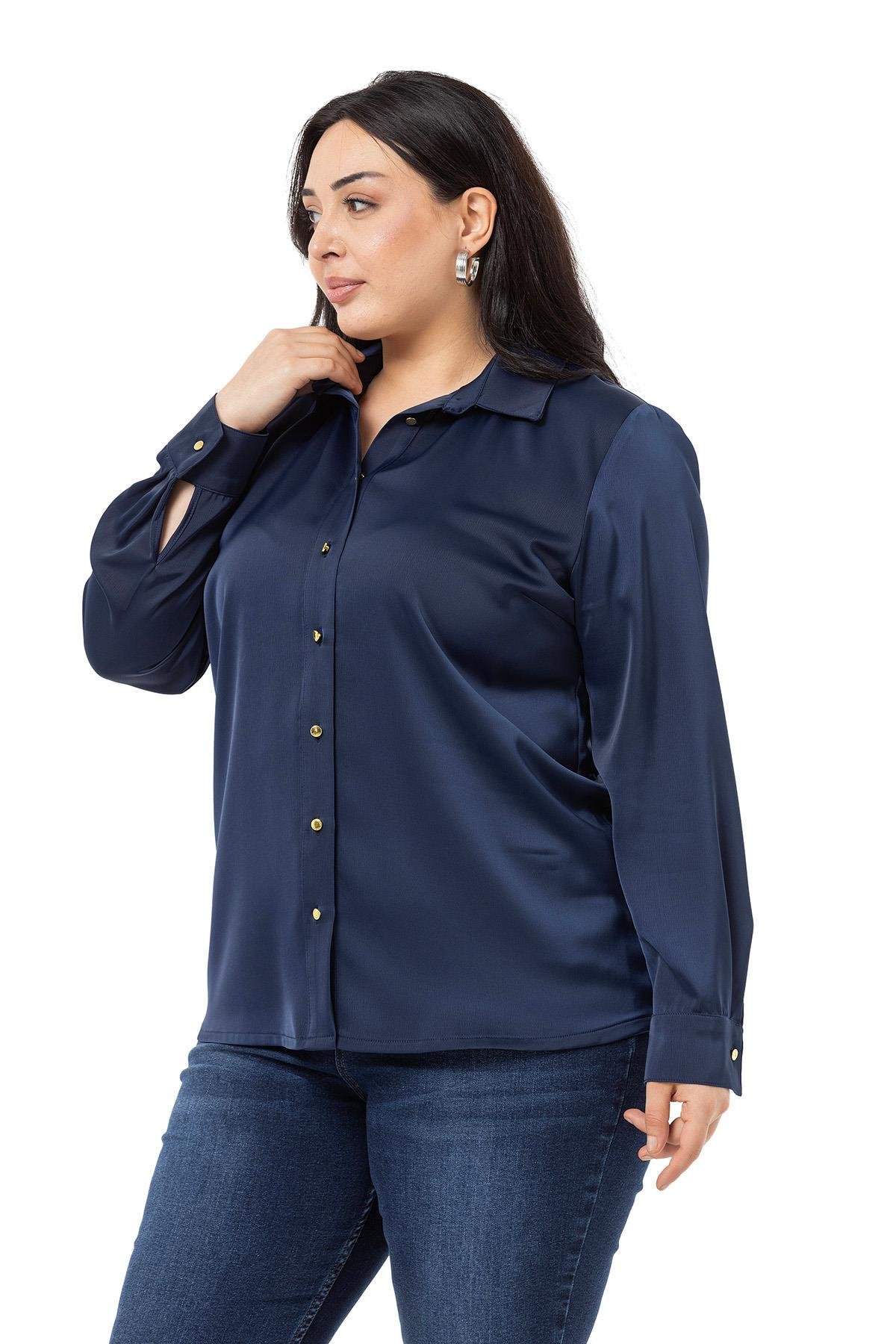 Disentis Modest Saten Dokulu Manşetli Lacivert GömlekDISENTIS MODESTBüyük Beden Saten Dokulu Manşetli Lacivert Gömlek