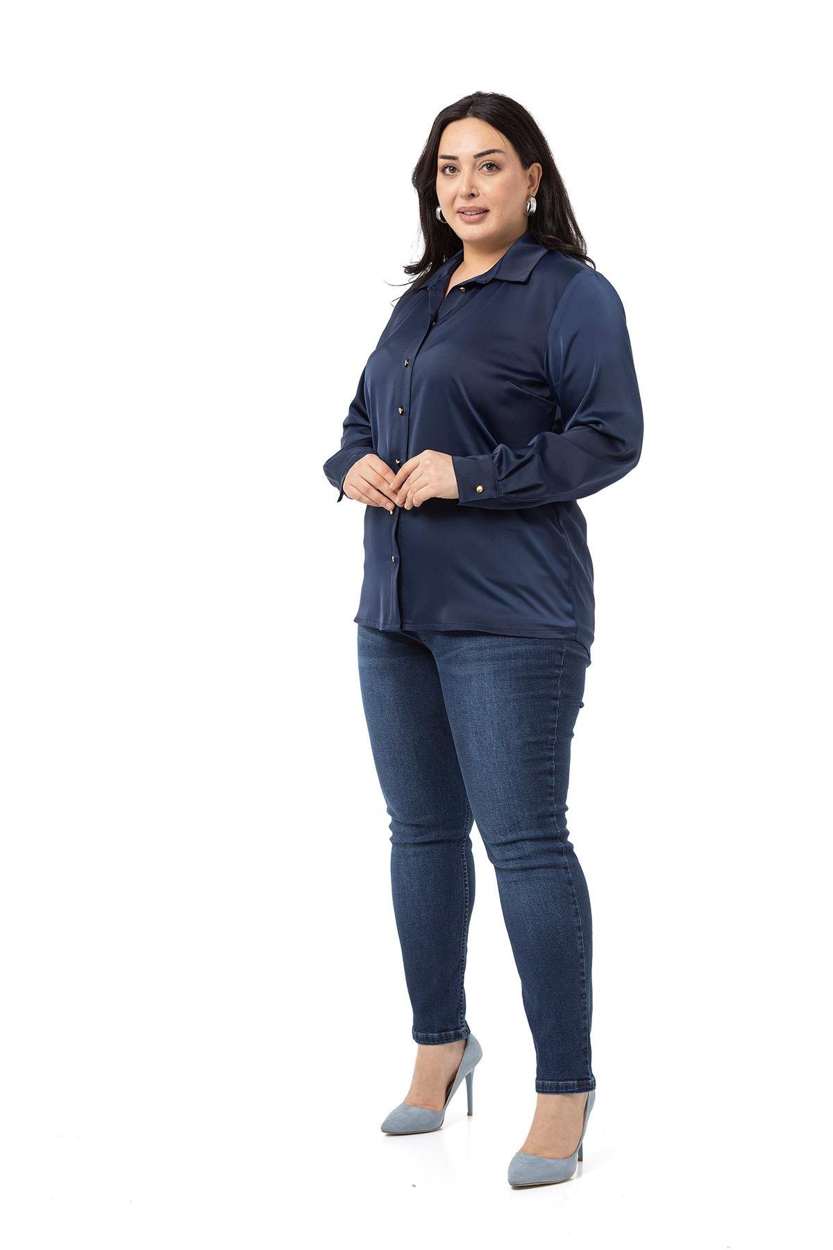 Disentis Modest Saten Dokulu Manşetli Lacivert GömlekDISENTIS MODESTBüyük Beden Saten Dokulu Manşetli Lacivert Gömlek