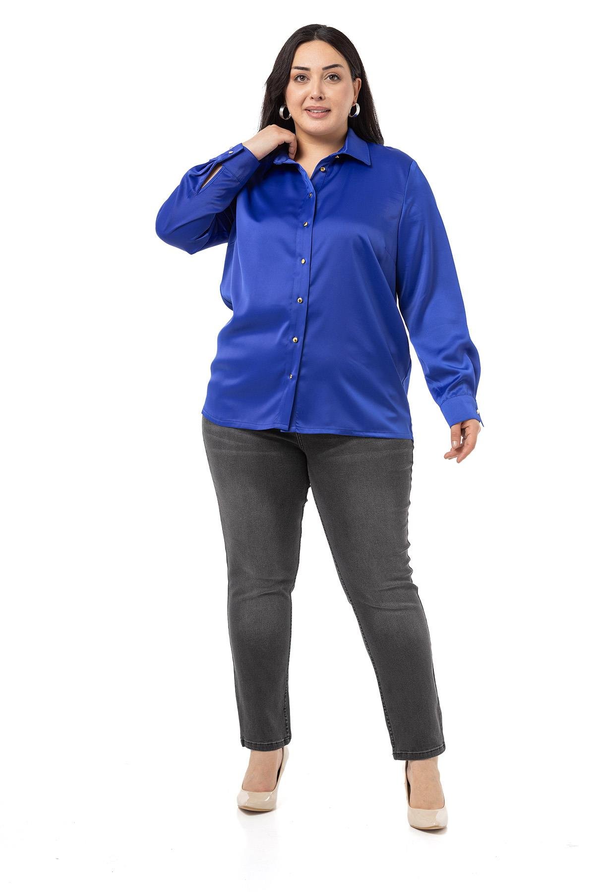 Disentis Modest Saten Dokulu Manşetli Parlement Mavi GömlekDISENTIS MODESTBüyük Beden Saten Dokulu Manşetli Parlement Mavi Gömlek