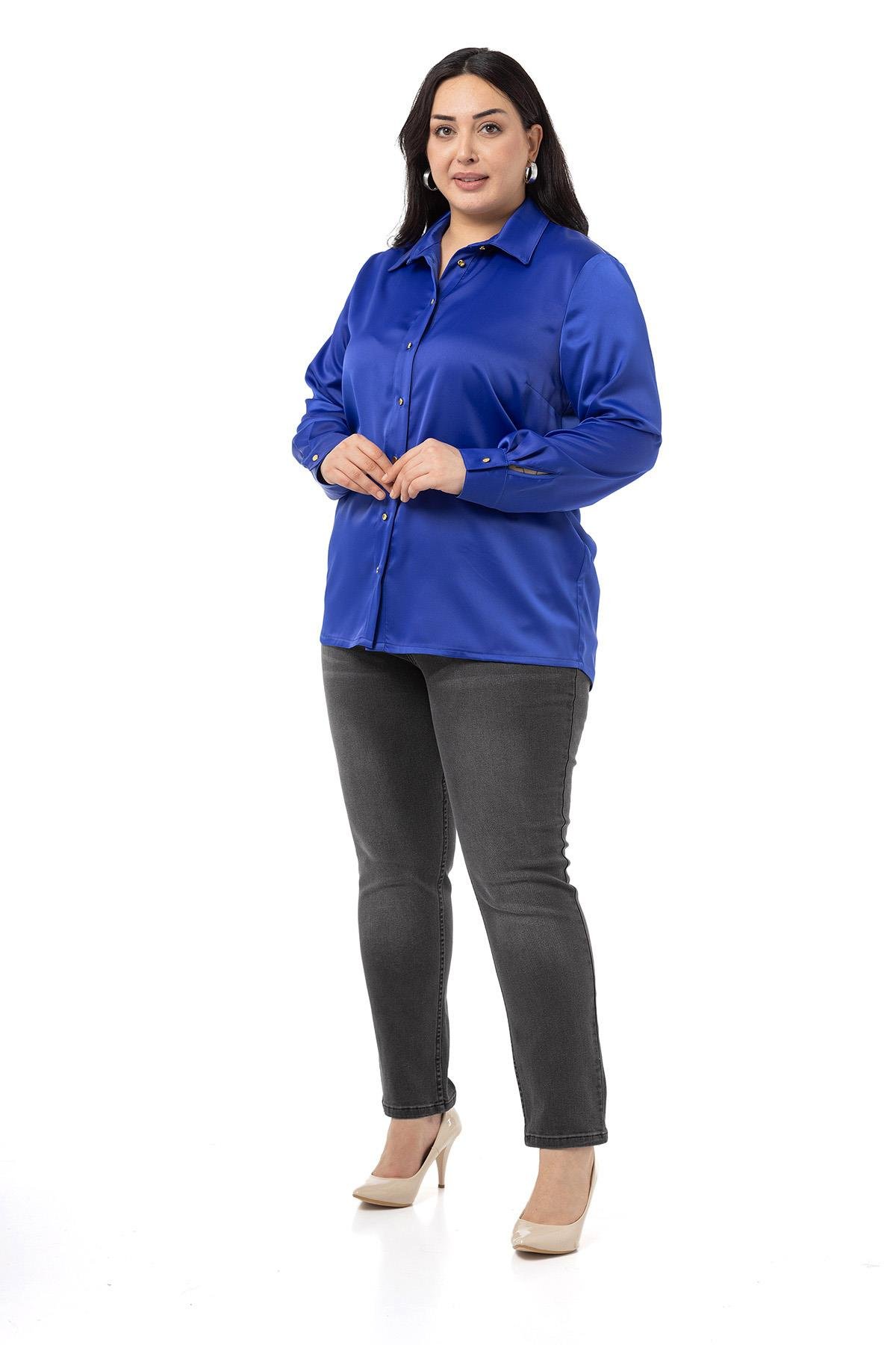 Disentis Modest Saten Dokulu Manşetli Parlement Mavi GömlekDISENTIS MODESTBüyük Beden Saten Dokulu Manşetli Parlement Mavi Gömlek