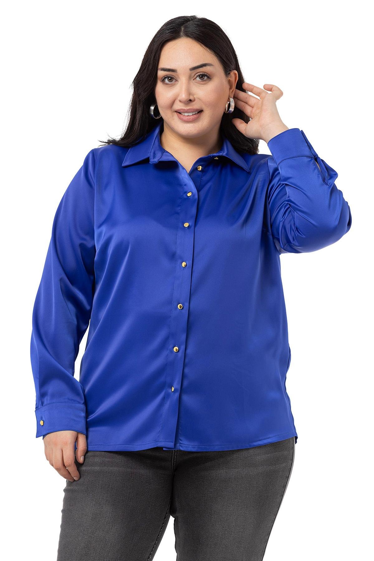 Disentis Modest Saten Dokulu Manşetli Parlement Mavi GömlekDISENTIS MODESTBüyük Beden Saten Dokulu Manşetli Parlement Mavi Gömlek