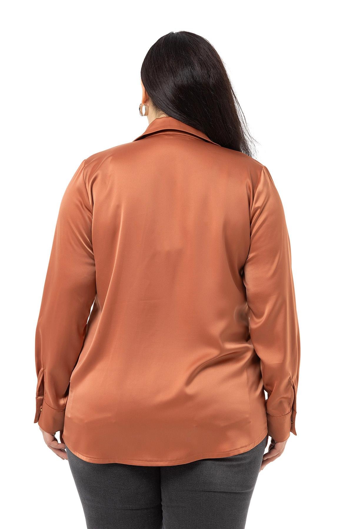 Disentis Modest Saten Dokulu Manşetli Tarçın GömlekDISENTIS MODESTBüyük Beden Saten Dokulu Manşetli Tarçın Gömlek