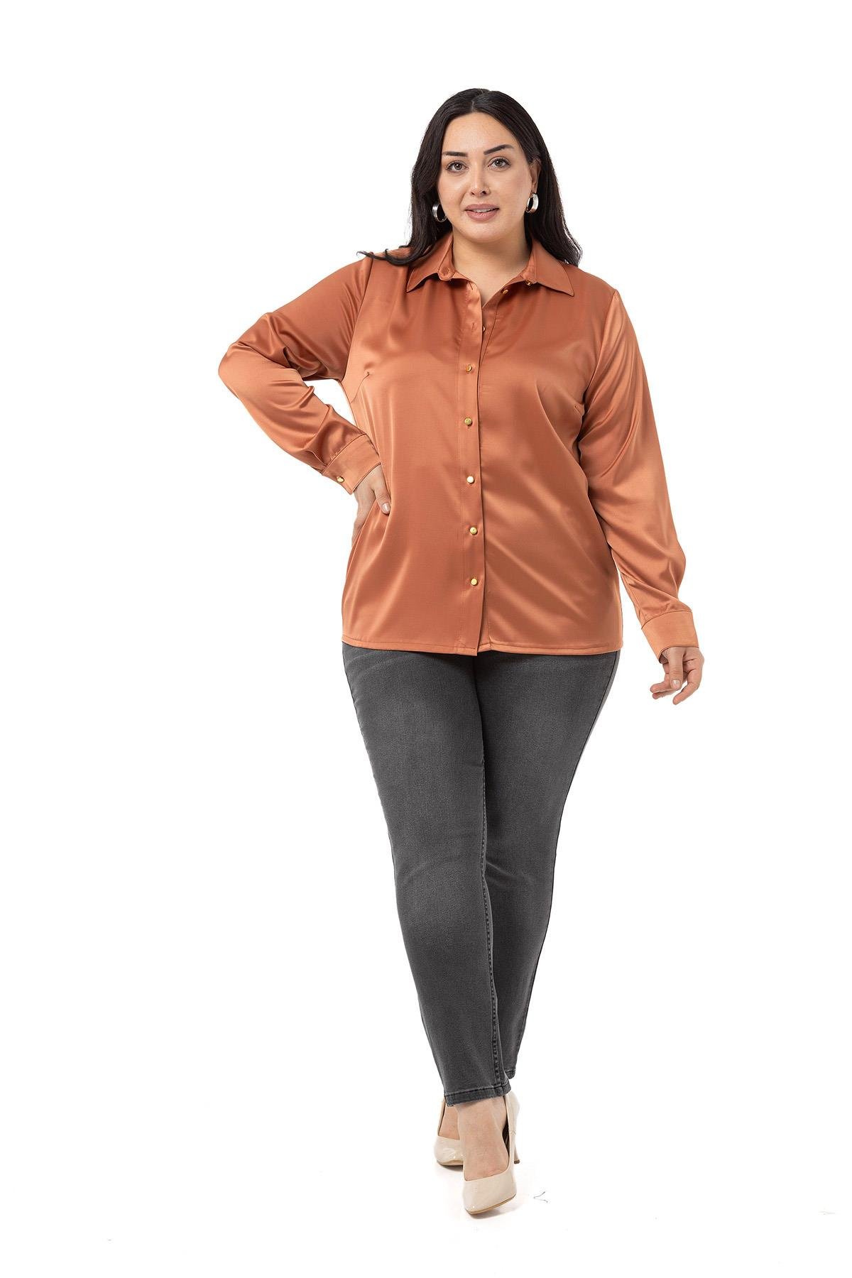 Disentis Modest Saten Dokulu Manşetli Tarçın GömlekDISENTIS MODESTBüyük Beden Saten Dokulu Manşetli Tarçın Gömlek