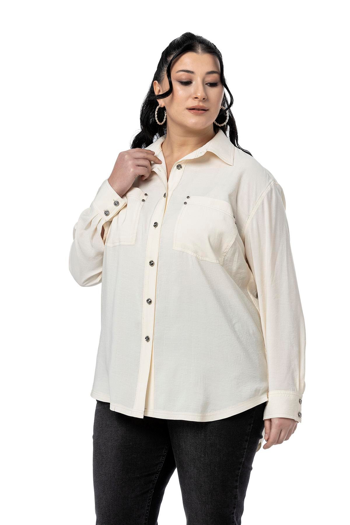 Disentis Modest Büyük Beden Torba Cepli Rivetli Ekru GömlekDISENTIS MODESTBüyük Beden Torba Cepli Rivetli Ekru Gömlek