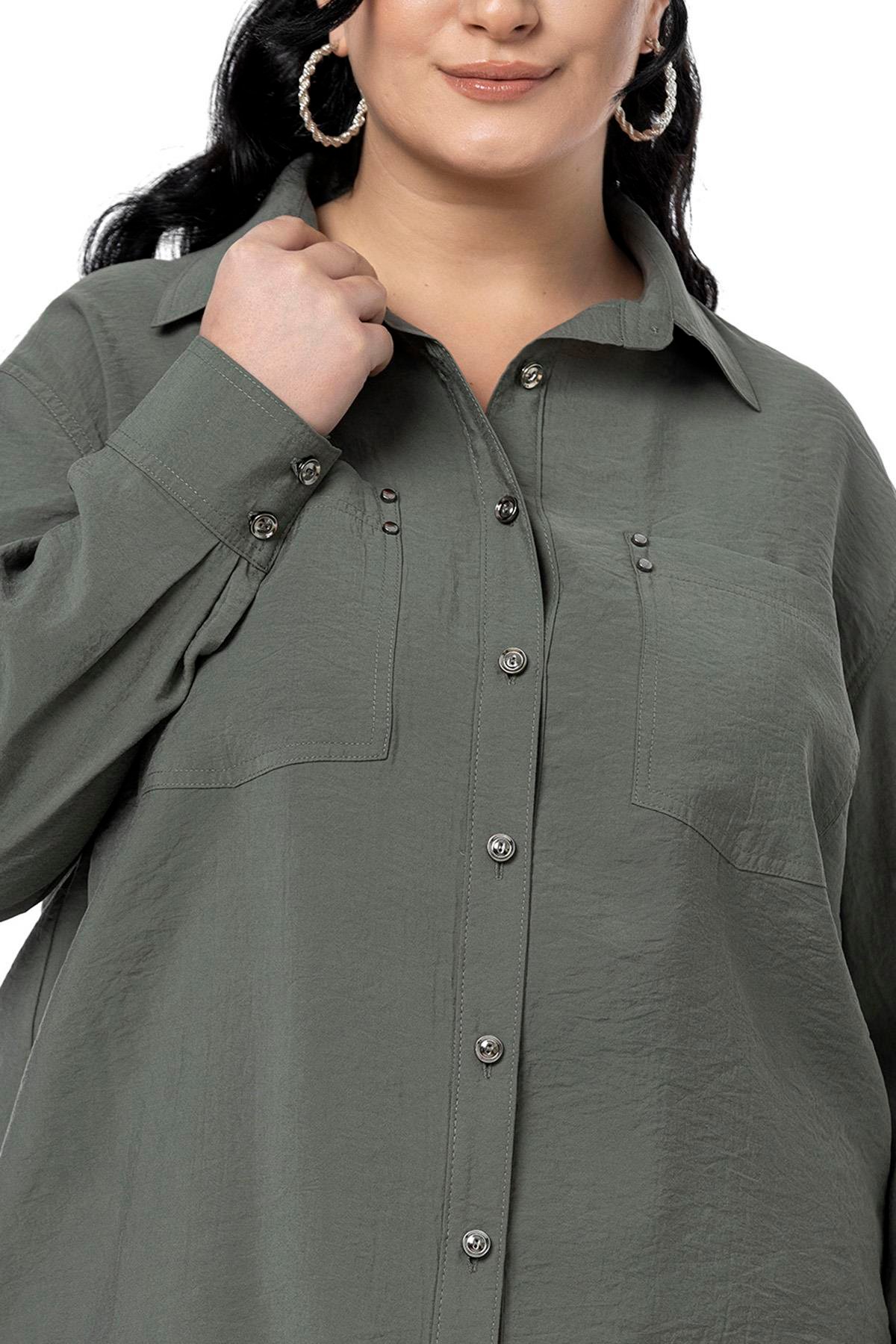 Disentis Modest Büyük Beden Torba Cepli Rivetli Haki GömlekDISENTIS MODESTBüyük Beden Torba Cepli Rivetli Haki Gömlek