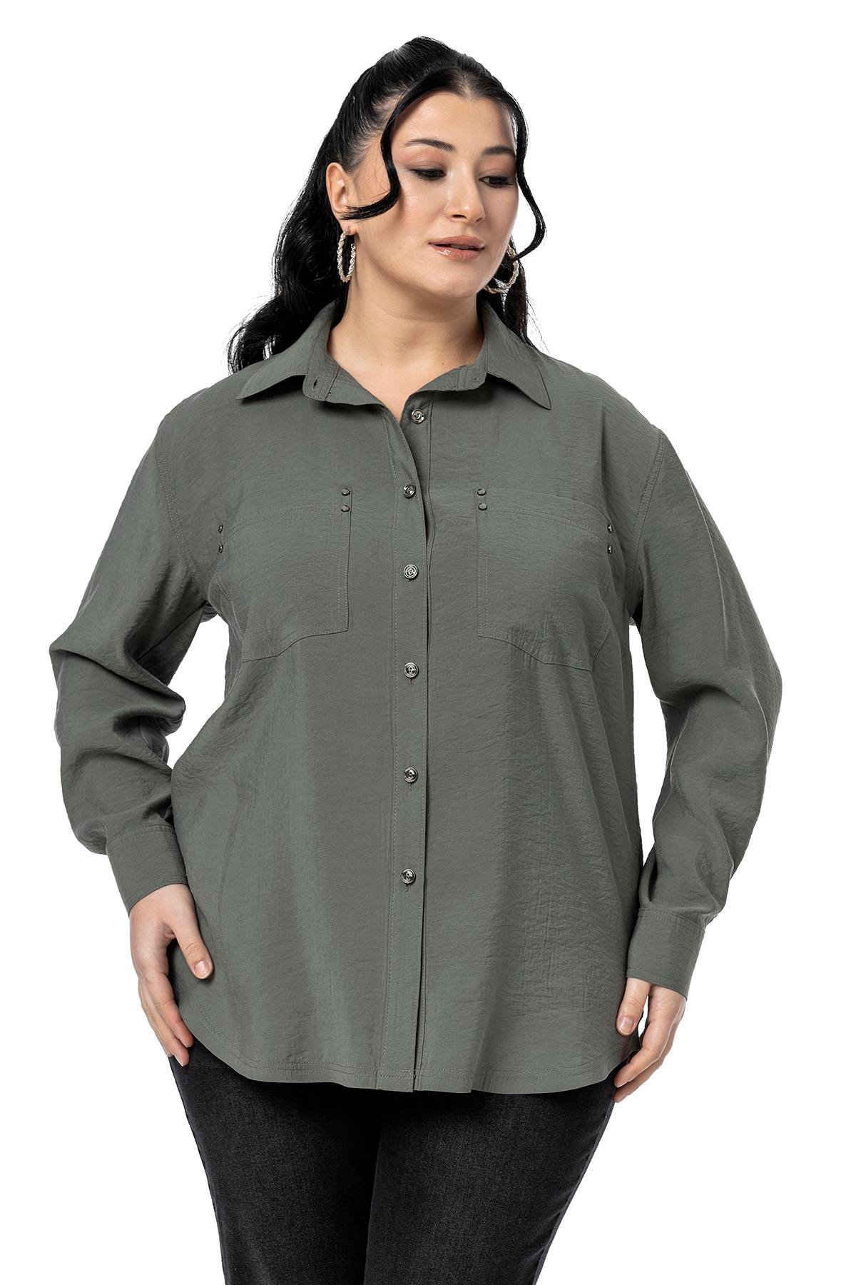 Disentis Modest Büyük Beden Torba Cepli Rivetli Haki GömlekDISENTIS MODESTBüyük Beden Torba Cepli Rivetli Haki Gömlek