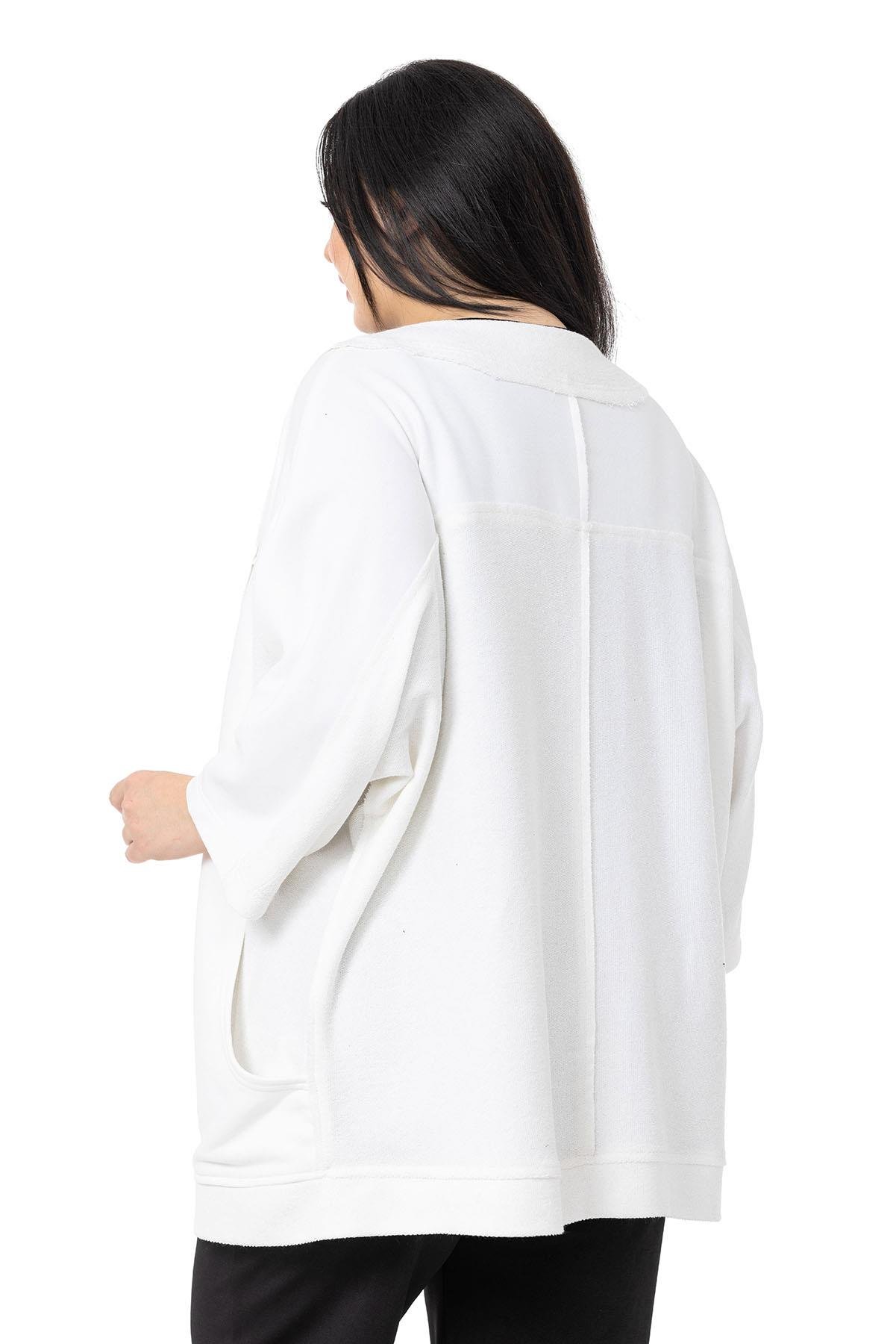 DISENTIS, BÜYÜK BEDEN, BIG SIZE, OVERSIZE, HIRKA, ÜÇ İPLİK, PİS DİKİŞDISENTIS MODESTBüyük Beden Truvakar Kollu Oversize Cepli Üç İplik Beyaz Hırka