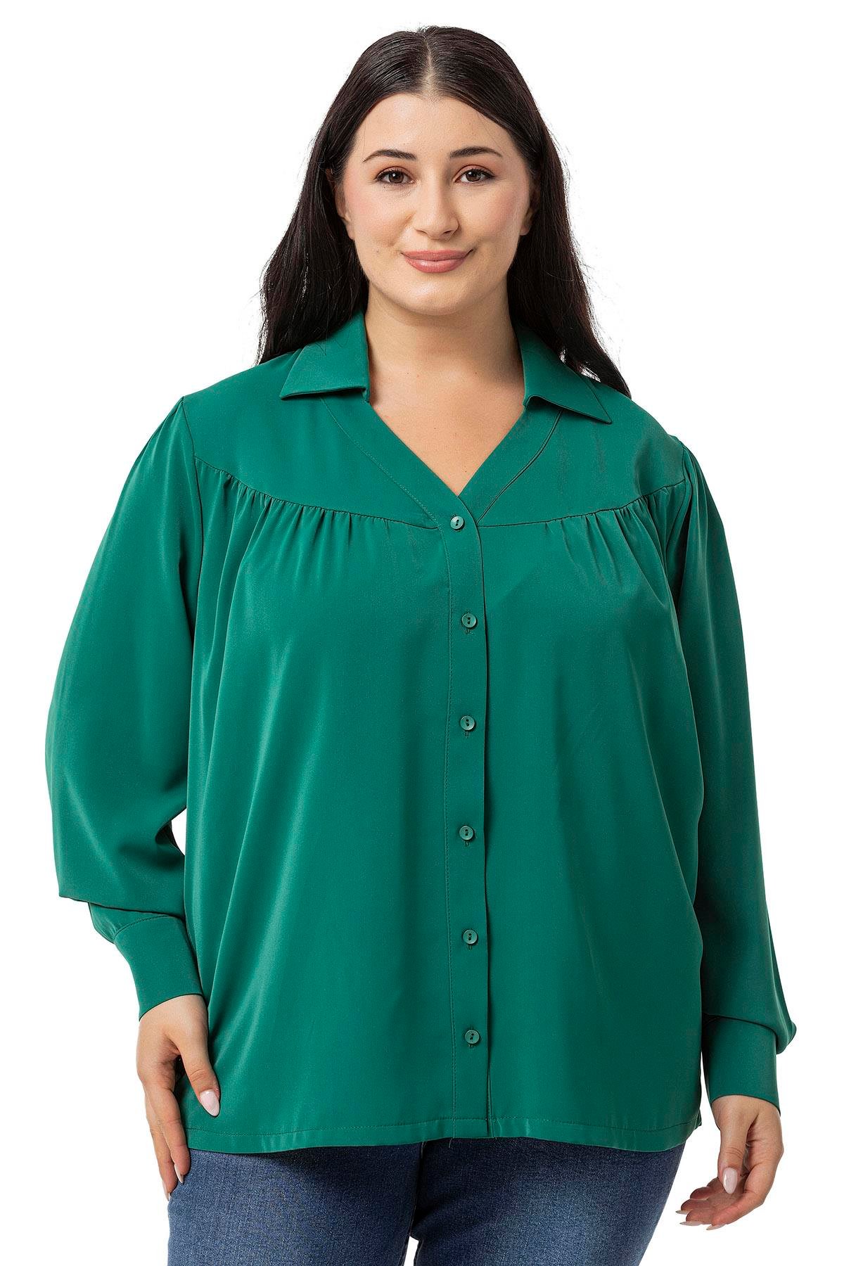 Disentis Modest Büyük Beden Yakalı Önü Büzgü Robalı Uzun Kol Zümrüt Gömlek DISENTIS MODESTBüyük Beden Yakalı Önü Büzgü Robalı Uzun Kol Zümrüt Gömlek 