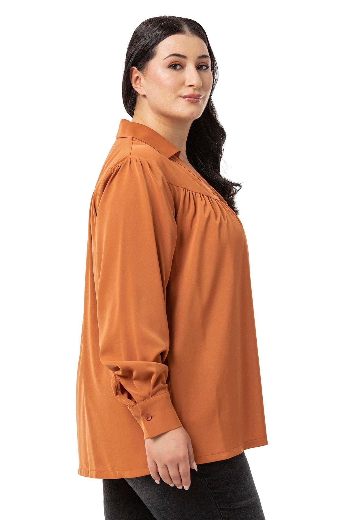 Disentis Modest Büyük Beden Yakalı Önü Büzgü Robalı Uzun Kol Tarçın Gömlek DISENTIS MODESTBüyük Beden Yakalı Önü Büzgü Robalı Uzun Kol Tarçın Gömlek 