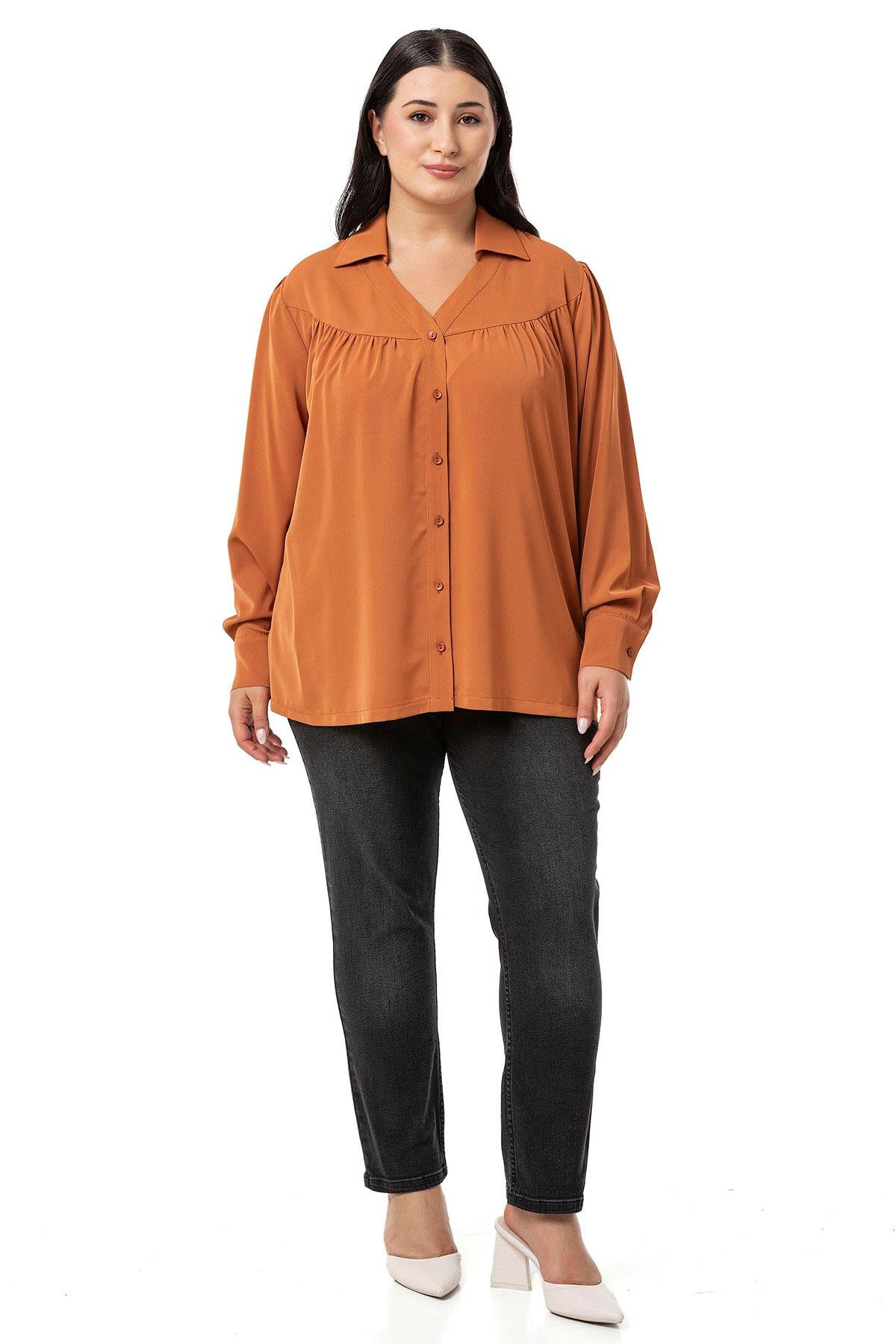 Disentis Modest Büyük Beden Yakalı Önü Büzgü Robalı Uzun Kol Tarçın Gömlek DISENTIS MODESTBüyük Beden Yakalı Önü Büzgü Robalı Uzun Kol Tarçın Gömlek 