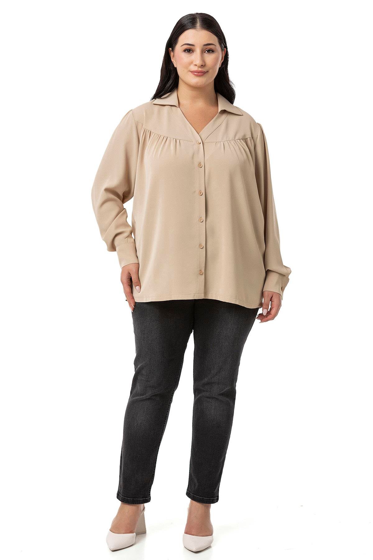 Disentis Modest Büyük Beden Yakalı Önü Büzgü Robalı Uzun Kol Bej Rengi Gömlek DISENTIS MODESTBüyük Beden Yakalı Önü Büzgü Robalı Uzun Kol Bej Rengi Gömlek 