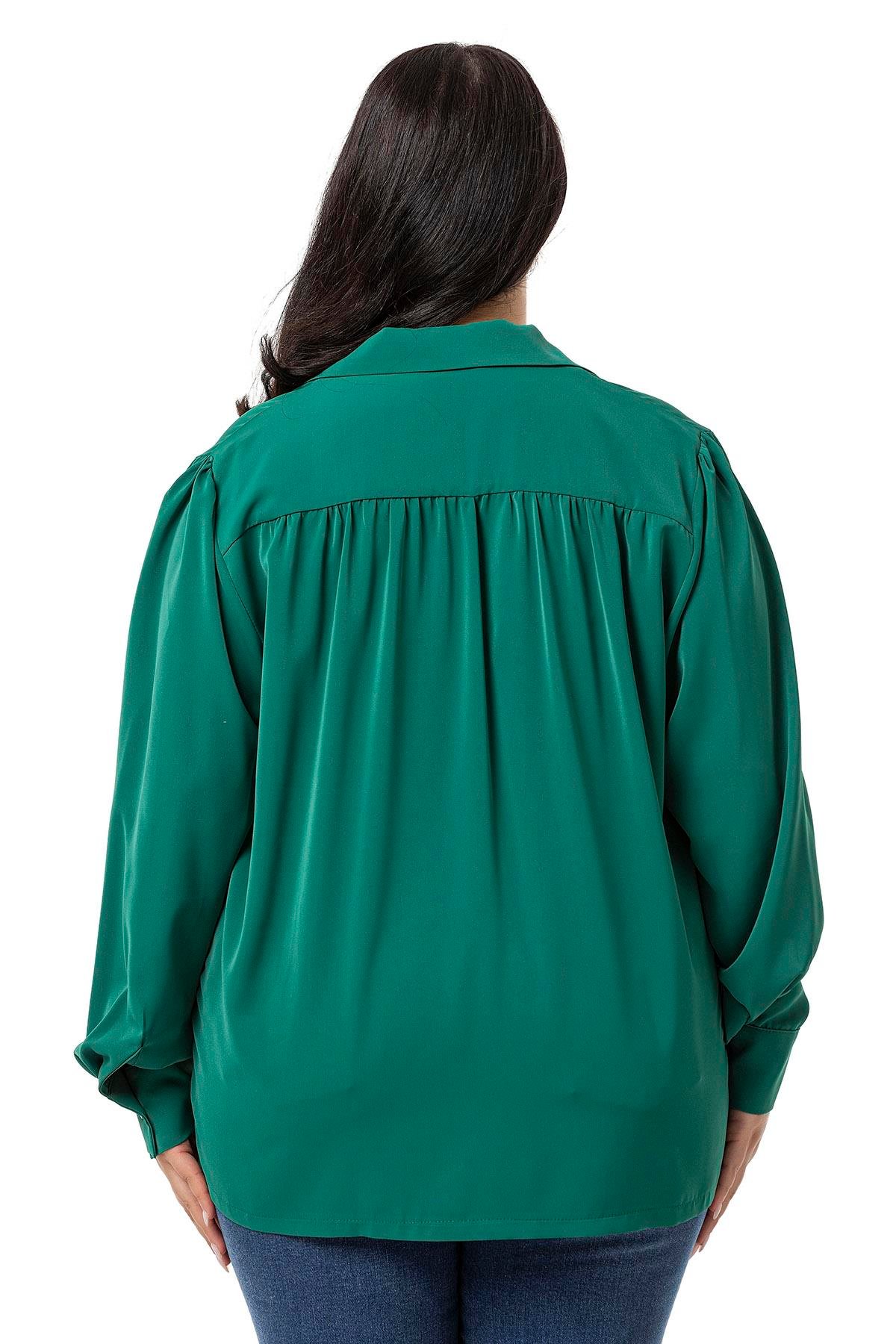 Disentis Modest Büyük Beden Yakalı Önü Büzgü Robalı Uzun Kol Zümrüt Gömlek DISENTIS MODESTBüyük Beden Yakalı Önü Büzgü Robalı Uzun Kol Zümrüt Gömlek 
