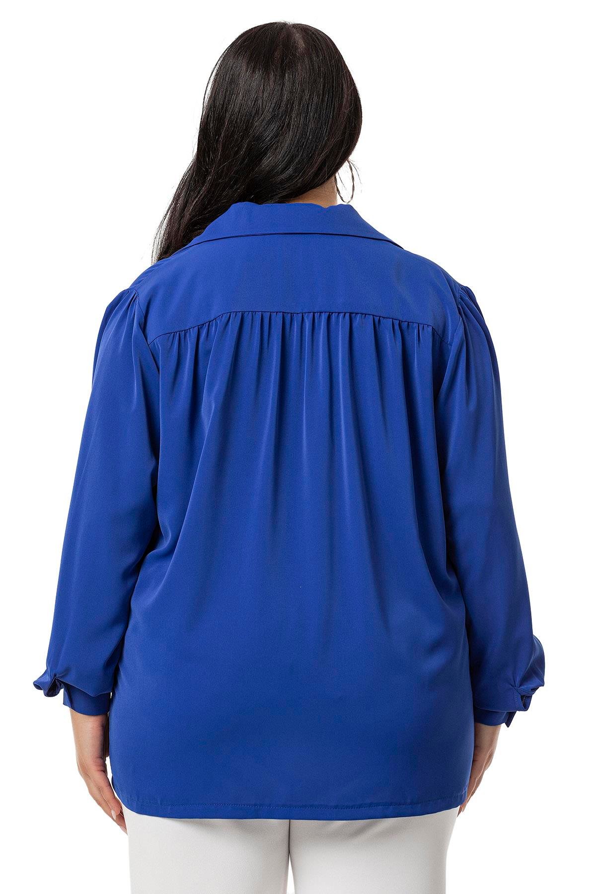 Disentis Modest Büyük Beden Yakalı Önü Büzgü Robalı Uzun Kol Saks Mavi Gömlek DISENTIS MODESTBüyük Beden Yakalı Önü Büzgü Robalı Uzun Kol Saks Mavi Gömlek 