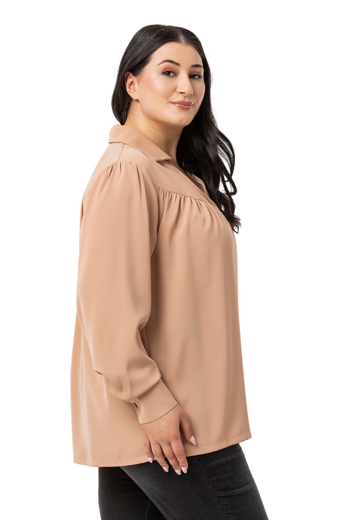 Disentis Modest Büyük Beden Yakalı Önü Büzgü Robalı Uzun Kol Camel Gömlek DISENTIS MODESTBüyük Beden Yakalı Önü Büzgü Robalı Uzun Kol Camel Gömlek 