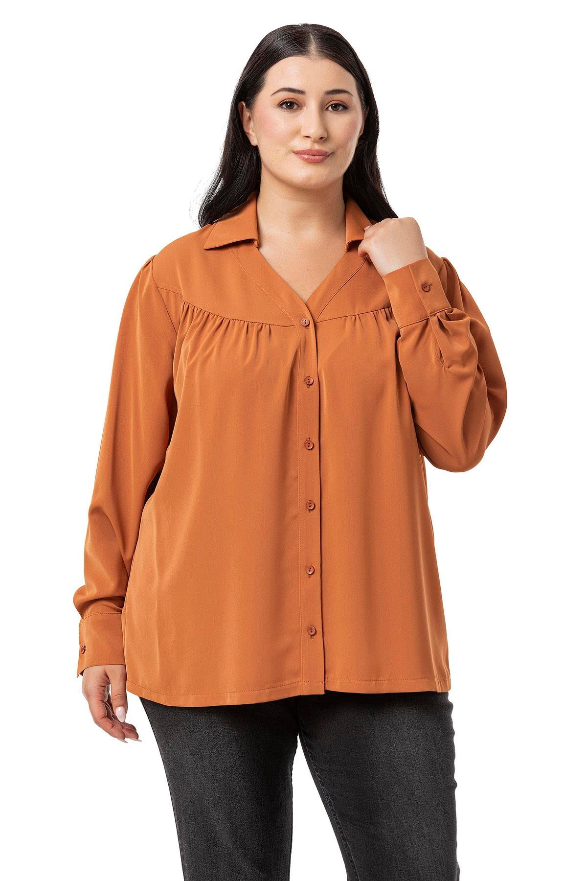 Disentis Modest Büyük Beden Yakalı Önü Büzgü Robalı Uzun Kol Tarçın Gömlek DISENTIS MODESTBüyük Beden Yakalı Önü Büzgü Robalı Uzun Kol Tarçın Gömlek 