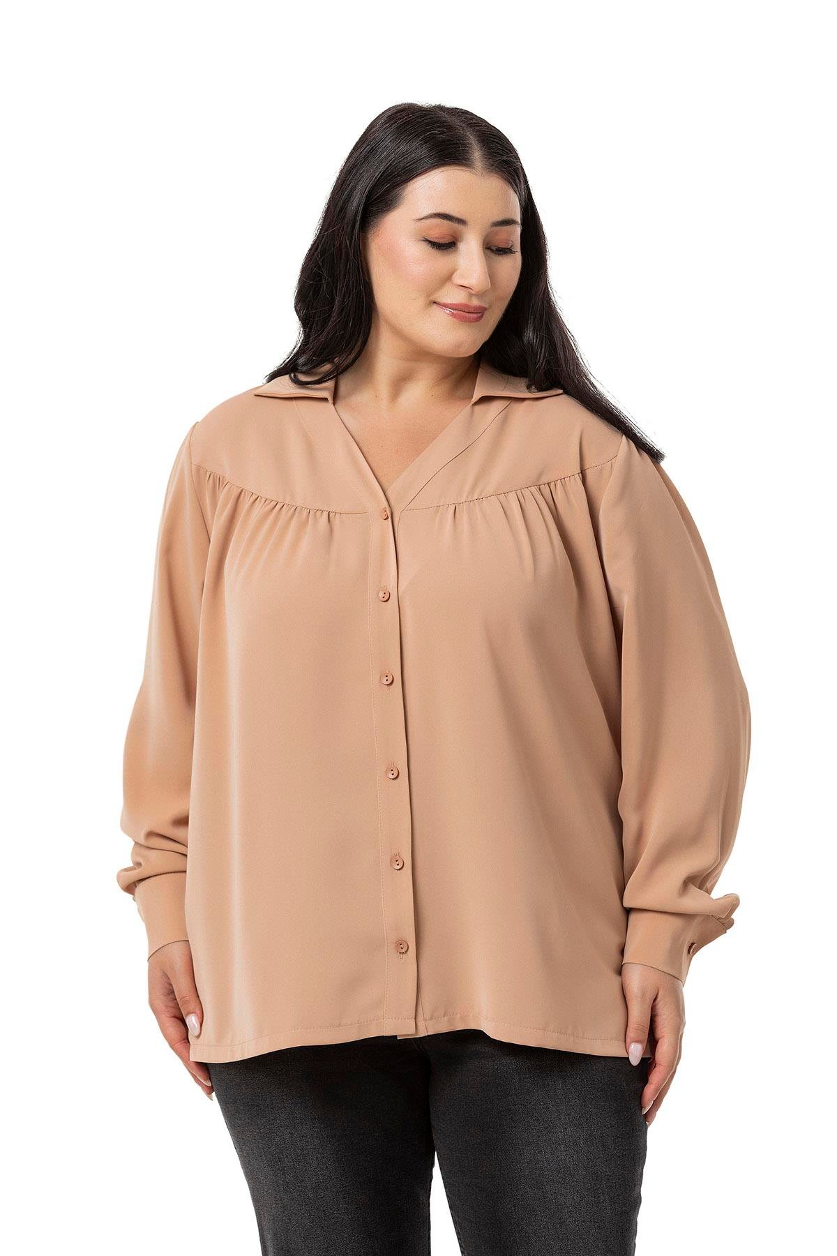 Disentis Modest Büyük Beden Yakalı Önü Büzgü Robalı Uzun Kol Camel Gömlek DISENTIS MODESTBüyük Beden Yakalı Önü Büzgü Robalı Uzun Kol Camel Gömlek 