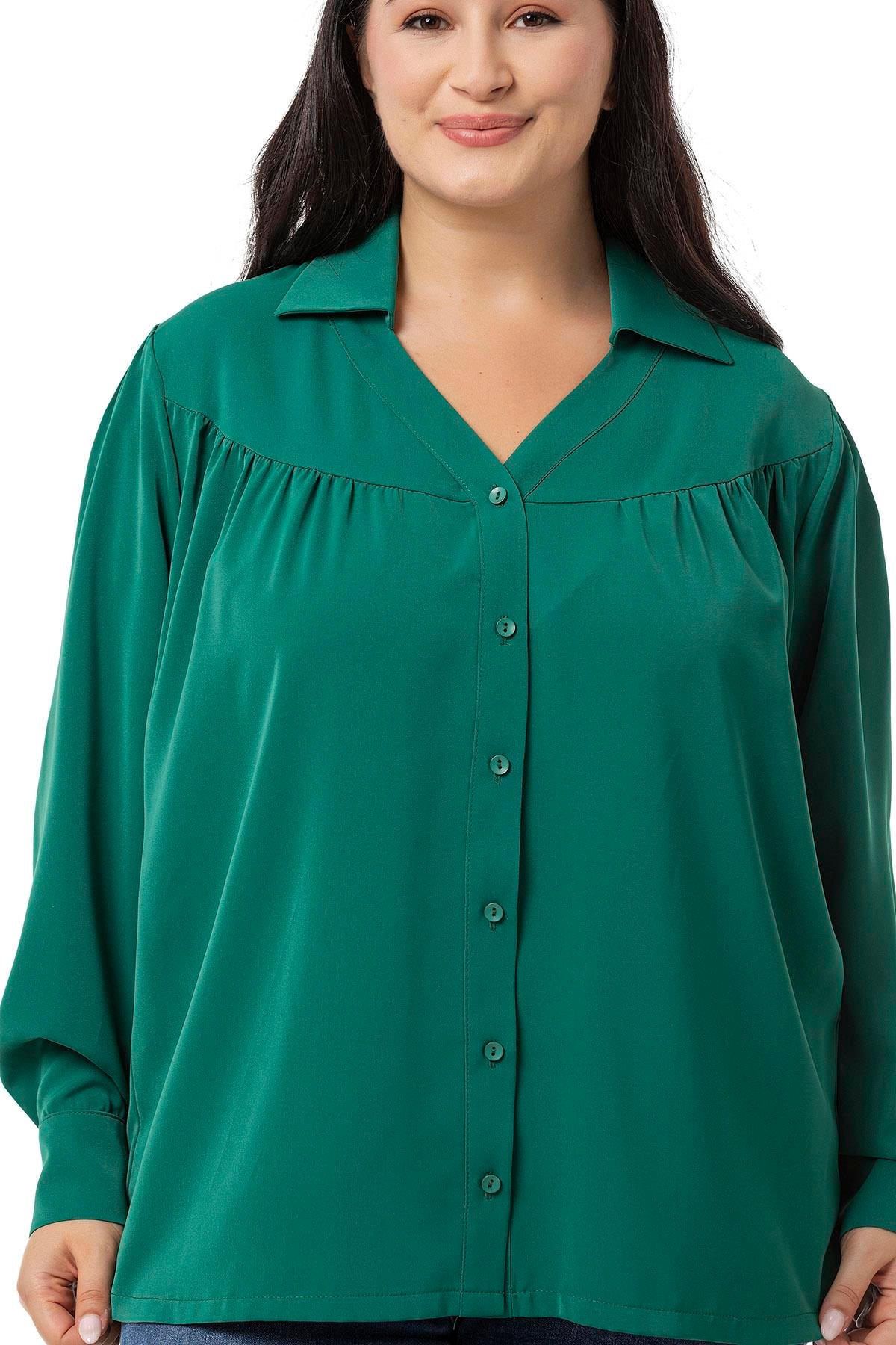 Disentis Modest Büyük Beden Yakalı Önü Büzgü Robalı Uzun Kol Zümrüt Gömlek DISENTIS MODESTBüyük Beden Yakalı Önü Büzgü Robalı Uzun Kol Zümrüt Gömlek 
