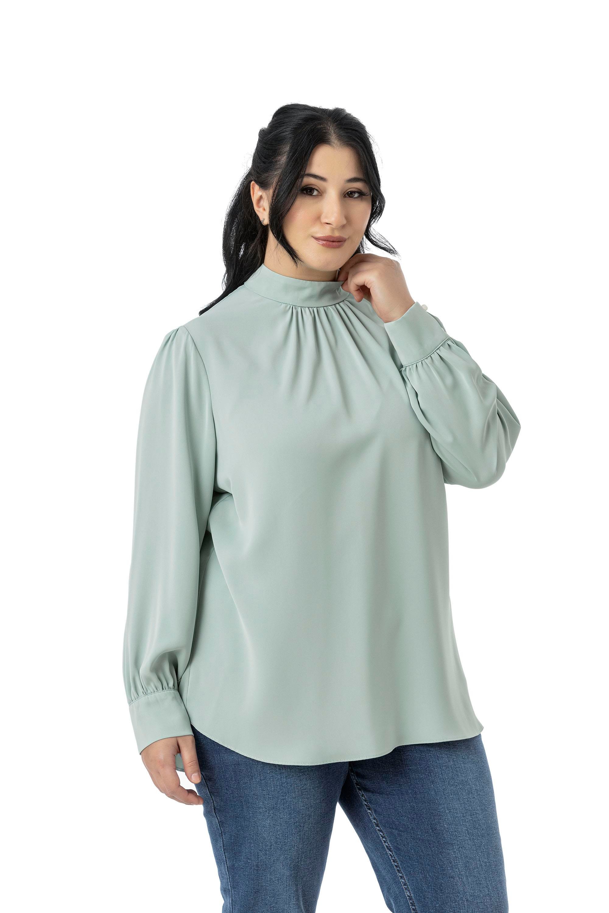 Disentis Modest Büyük Beden Yakası Arkadan Düğmeli Dik Yaka Dökümlü Mint Yeşili BluzDISENTIS MODESTBüyük Beden Yakası Arkadan Düğmeli Dik Yaka Dökümlü Mint Yeşili Bluz