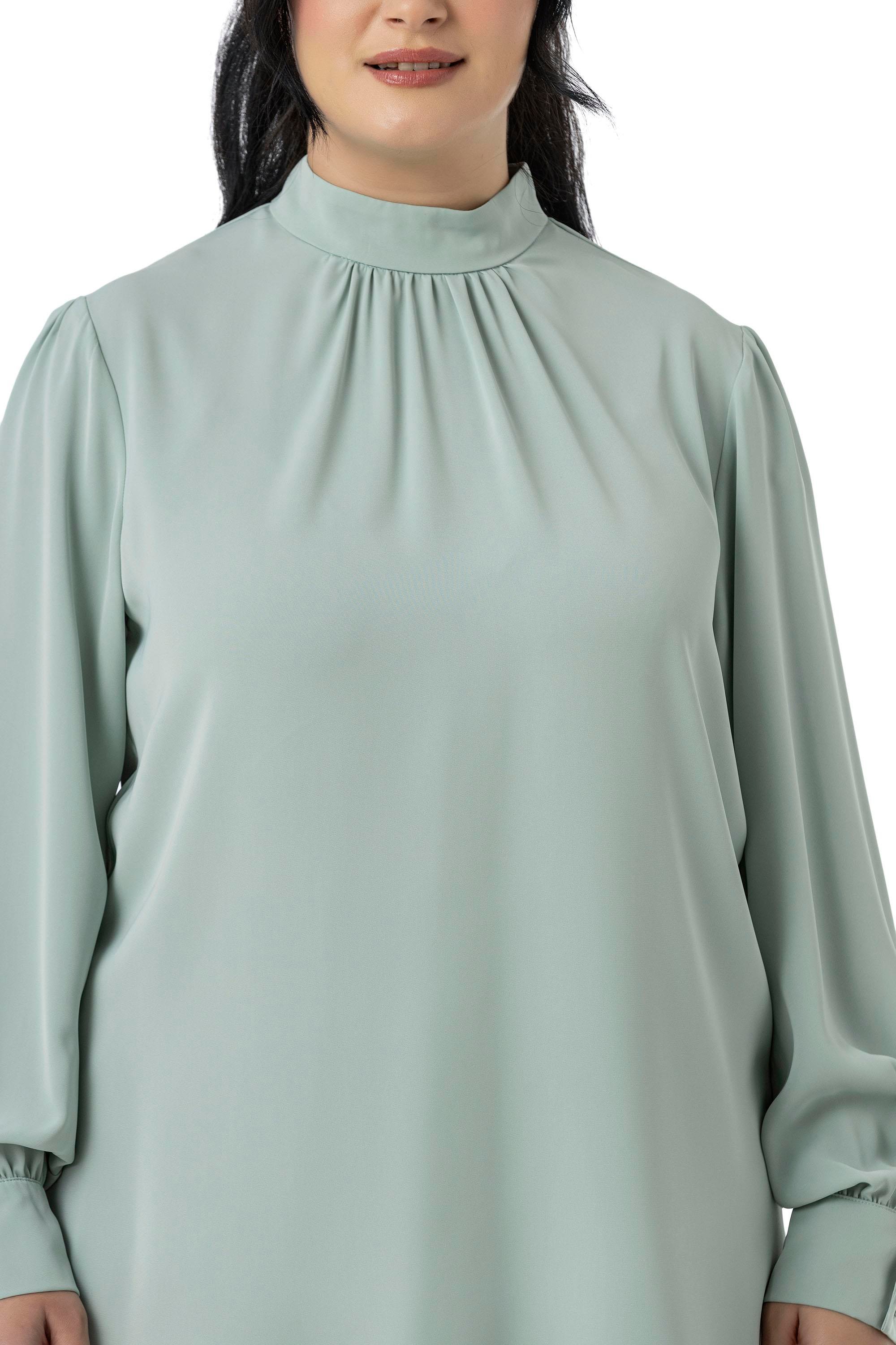 Disentis Modest Büyük Beden Yakası Arkadan Düğmeli Dik Yaka Dökümlü Mint Yeşili BluzDISENTIS MODESTBüyük Beden Yakası Arkadan Düğmeli Dik Yaka Dökümlü Mint Yeşili Bluz