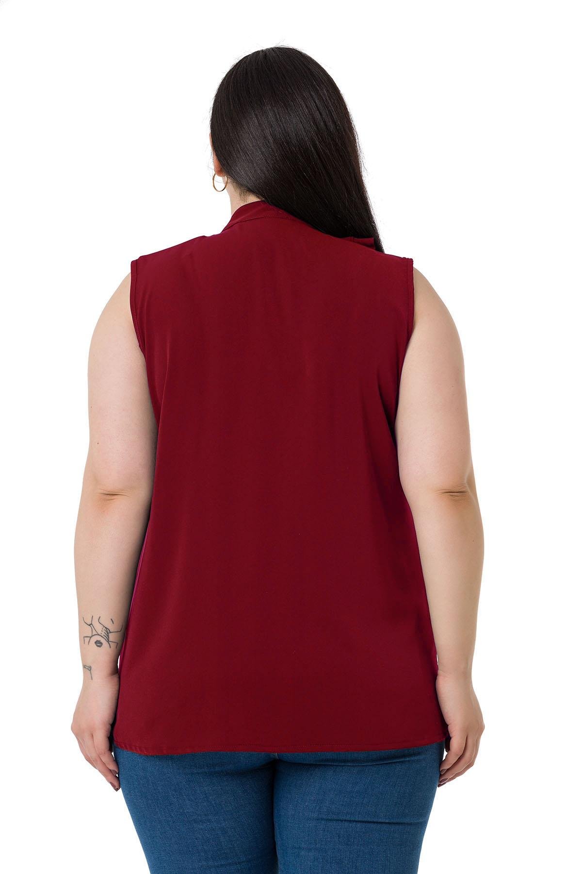 Disentis Modest Büyük Beden Yakası İki Kat Volanlı Düğmeli Kolsuz Bordo GömlekDISENTIS MODESTBüyük Beden Yakası İki Kat Volanlı Düğmeli Kolsuz Bordo Gömlek