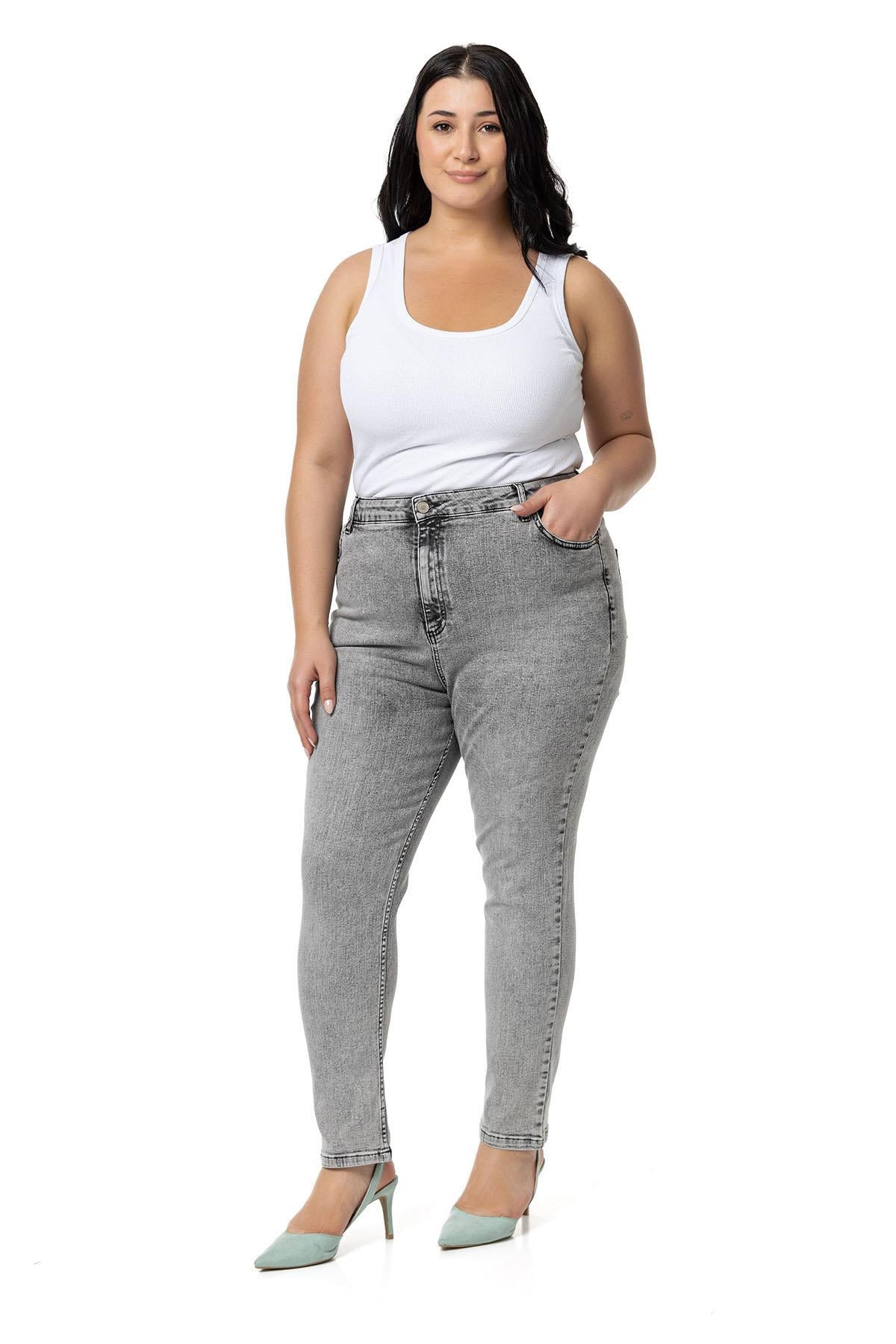 Disentis Modest Büyük Beden Yüksek Bel Dar Paça Açık Gri Denim PantolonDISENTIS MODESTBüyük Beden Yüksek Bel Dar Paça Açık Gri Denim Pantolon