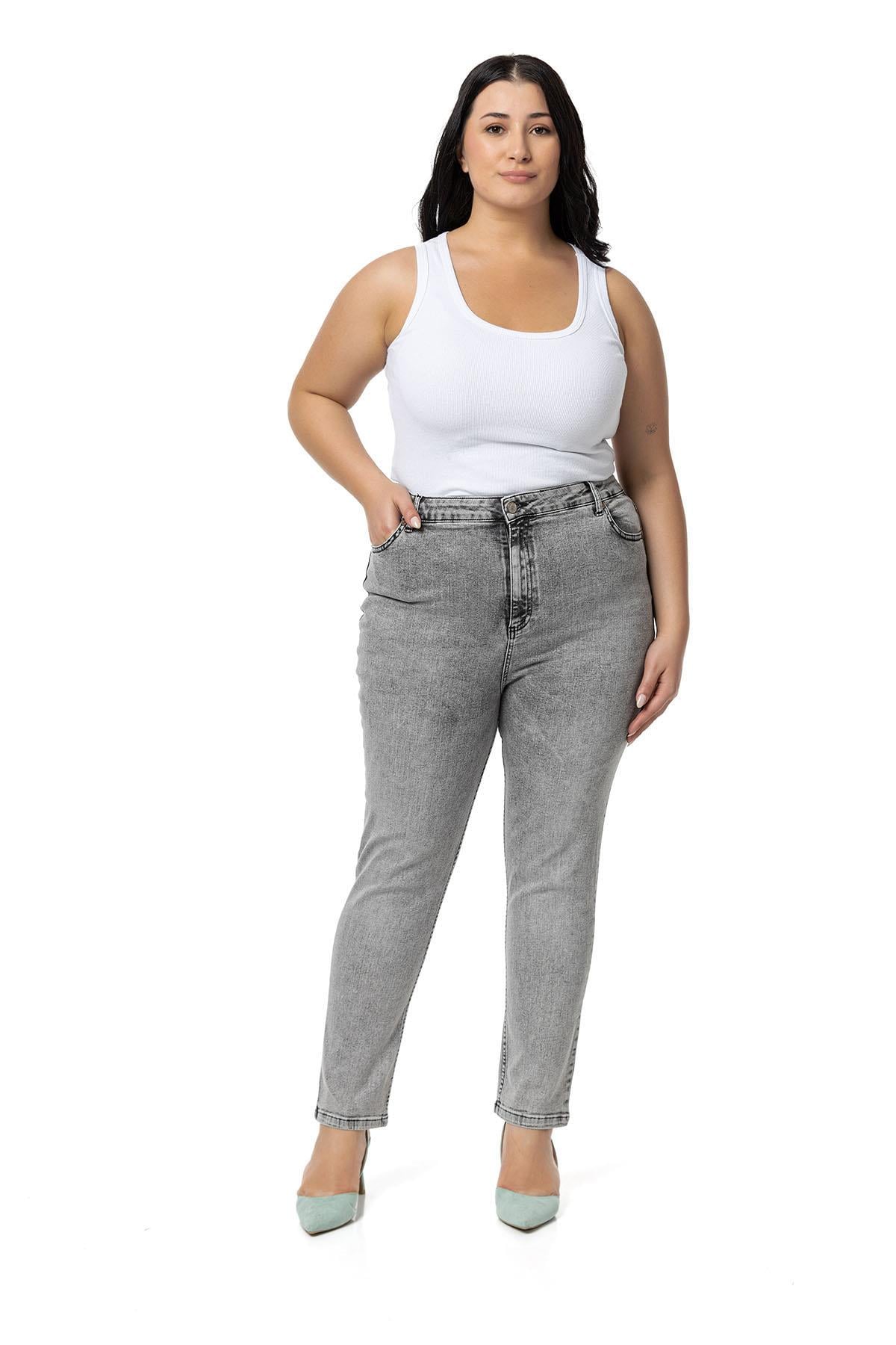 Disentis Modest Büyük Beden Yüksek Bel Dar Paça Açık Gri Denim PantolonDISENTIS MODESTBüyük Beden Yüksek Bel Dar Paça Açık Gri Denim Pantolon