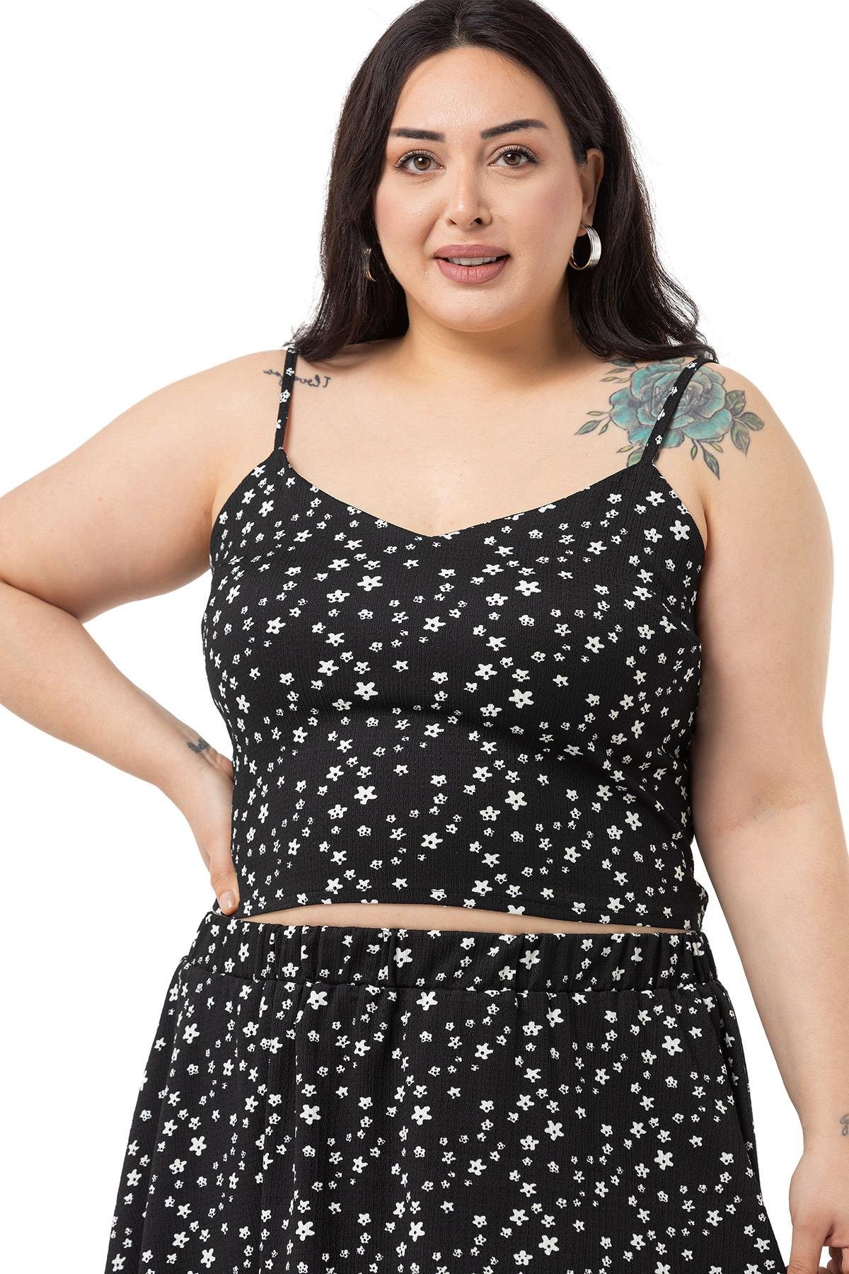 Ceket | Etek TakımlarDisentis Modest Büyük Beden Ayarlanabilir İnce Askılı Bluz Etek Siyah İkili TakımDISENTIS MODESTBüyük Beden Ayarlanabilir İnce Askılı Bluz Etek Siyah İkili Takım