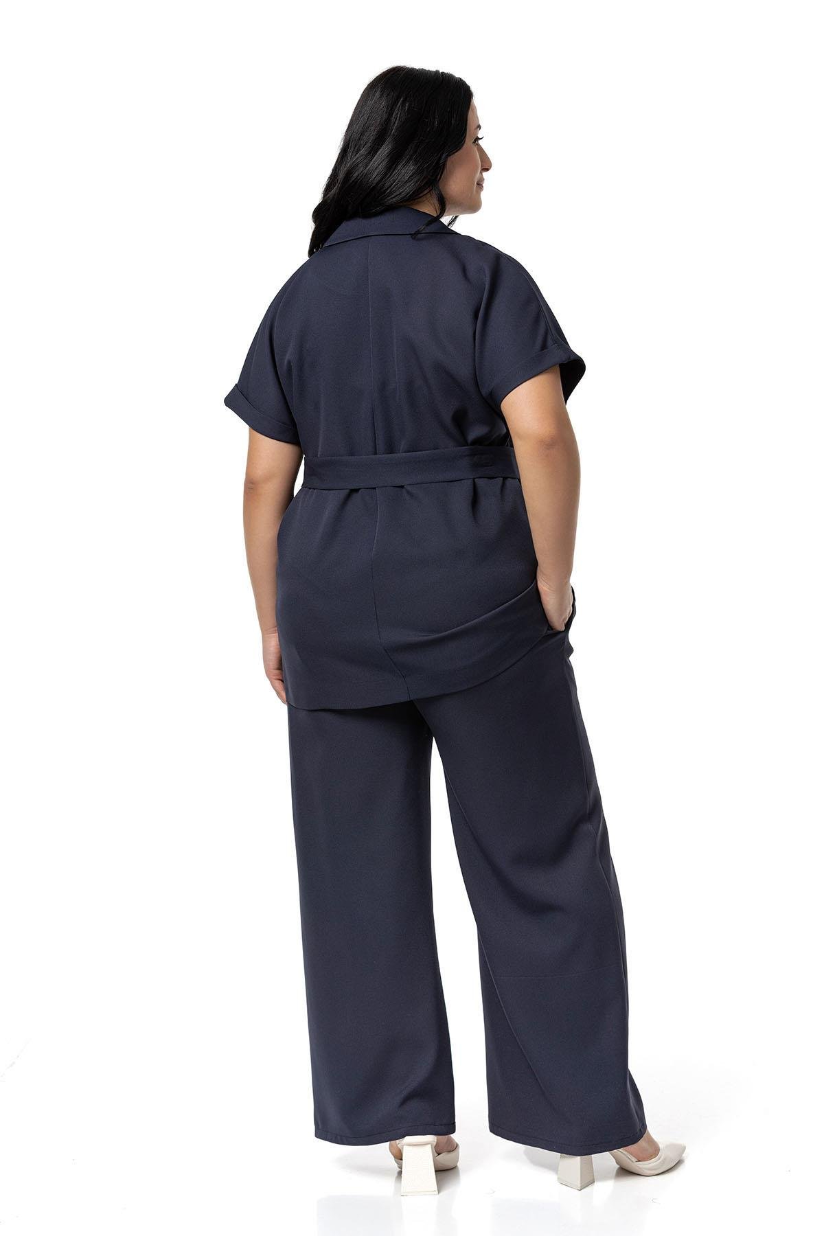 Ceket | Pantolon TakımlarDisentis Modest Kruvaze Kemerli Yarım Kollu Lacivert Ceket Pantolon İkili TakımDISENTIS MODESTBüyük Beden Kruvaze Kemerli Yarım Kollu Lacivert Ceket Pantolon İkili Takım