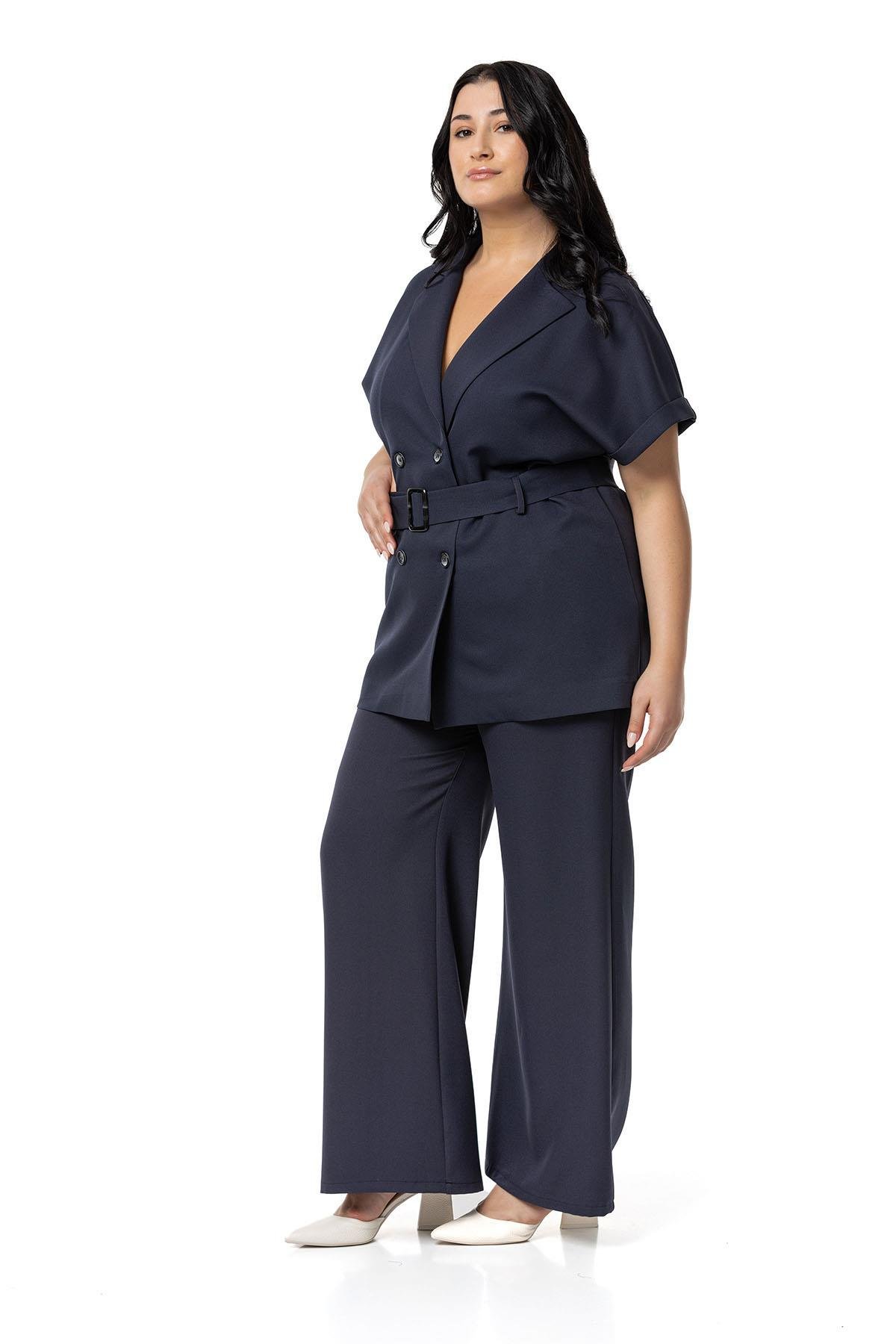 Ceket | Pantolon TakımlarDisentis Modest Kruvaze Kemerli Yarım Kollu Lacivert Ceket Pantolon İkili TakımDISENTIS MODESTBüyük Beden Kruvaze Kemerli Yarım Kollu Lacivert Ceket Pantolon İkili Takım