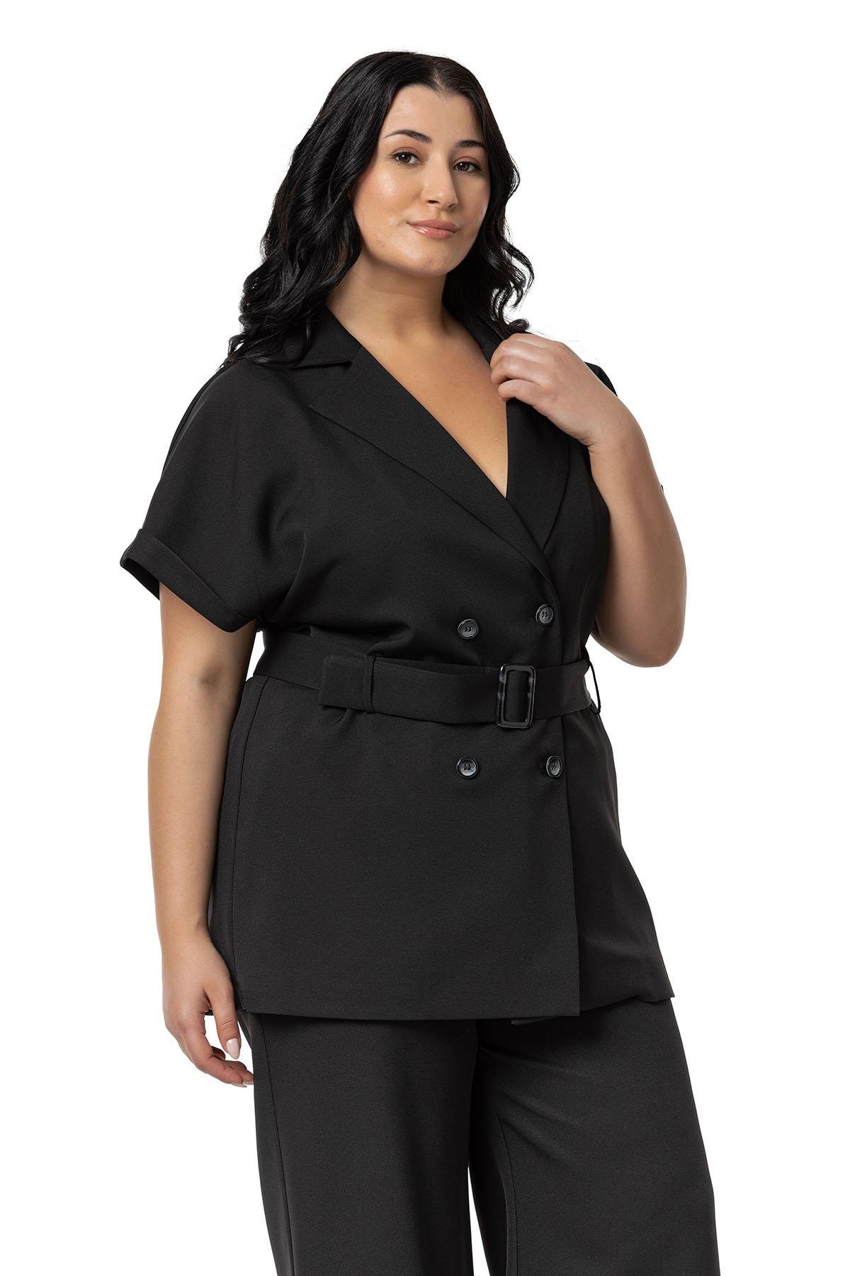 Jacket&Pants SetsDisentis Modest Kruvaze Kemerli Yarım Kollu Siyah Ceket Pantolon İkili TakımDISENTIS MODESTBüyük Beden Kruvaze Kemerli Yarım Kollu Siyah Ceket Pantolon İkili Takım