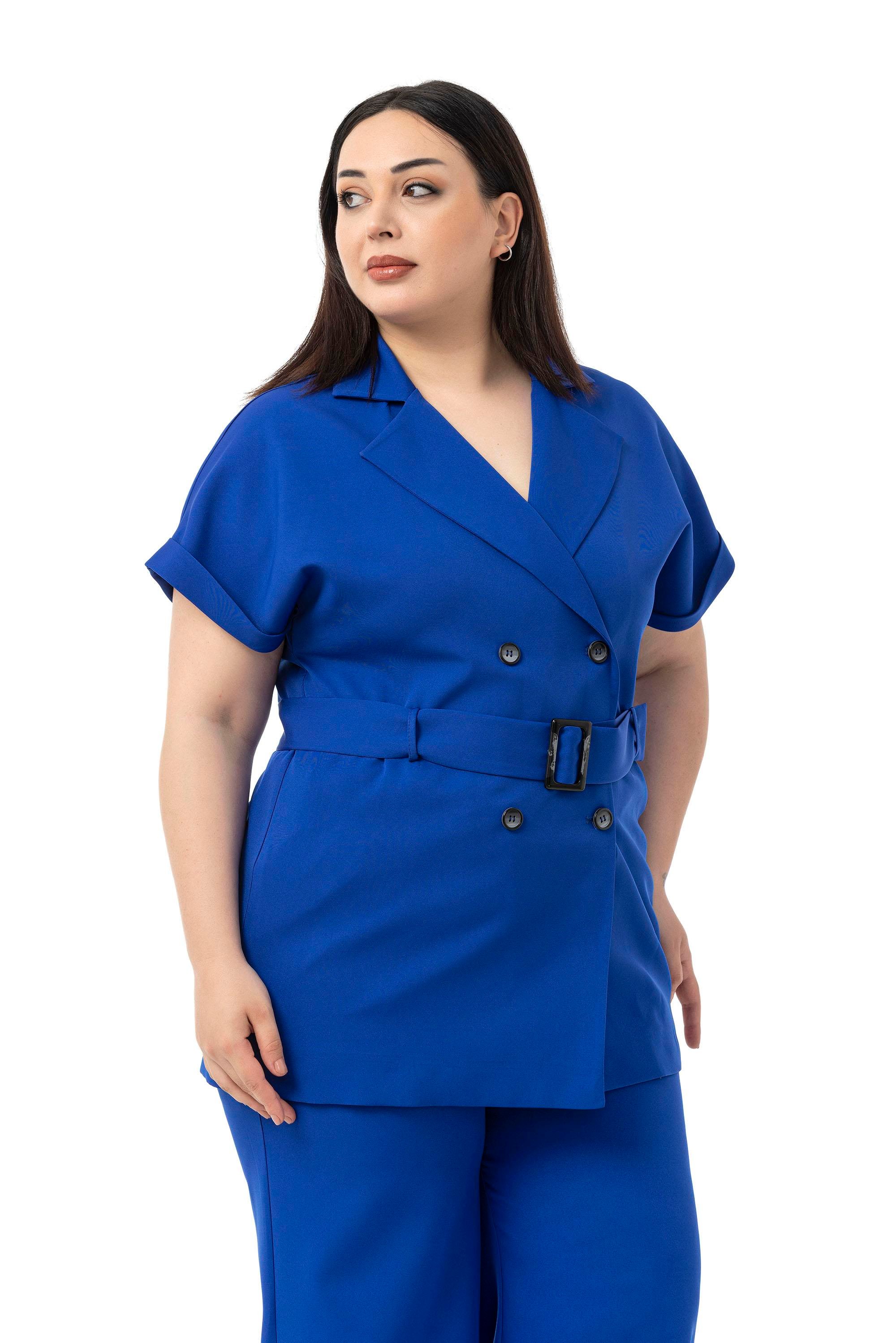 Jacket&Pants SetsDisentis Modest Kruvaze Kemerli Yarım Kollu Saks Mavi Ceket Pantolon İkili TakımDISENTIS MODESTBüyük Beden Kruvaze Kemerli Yarım Kollu Saks Mavi Ceket Pantolon İkili Takım