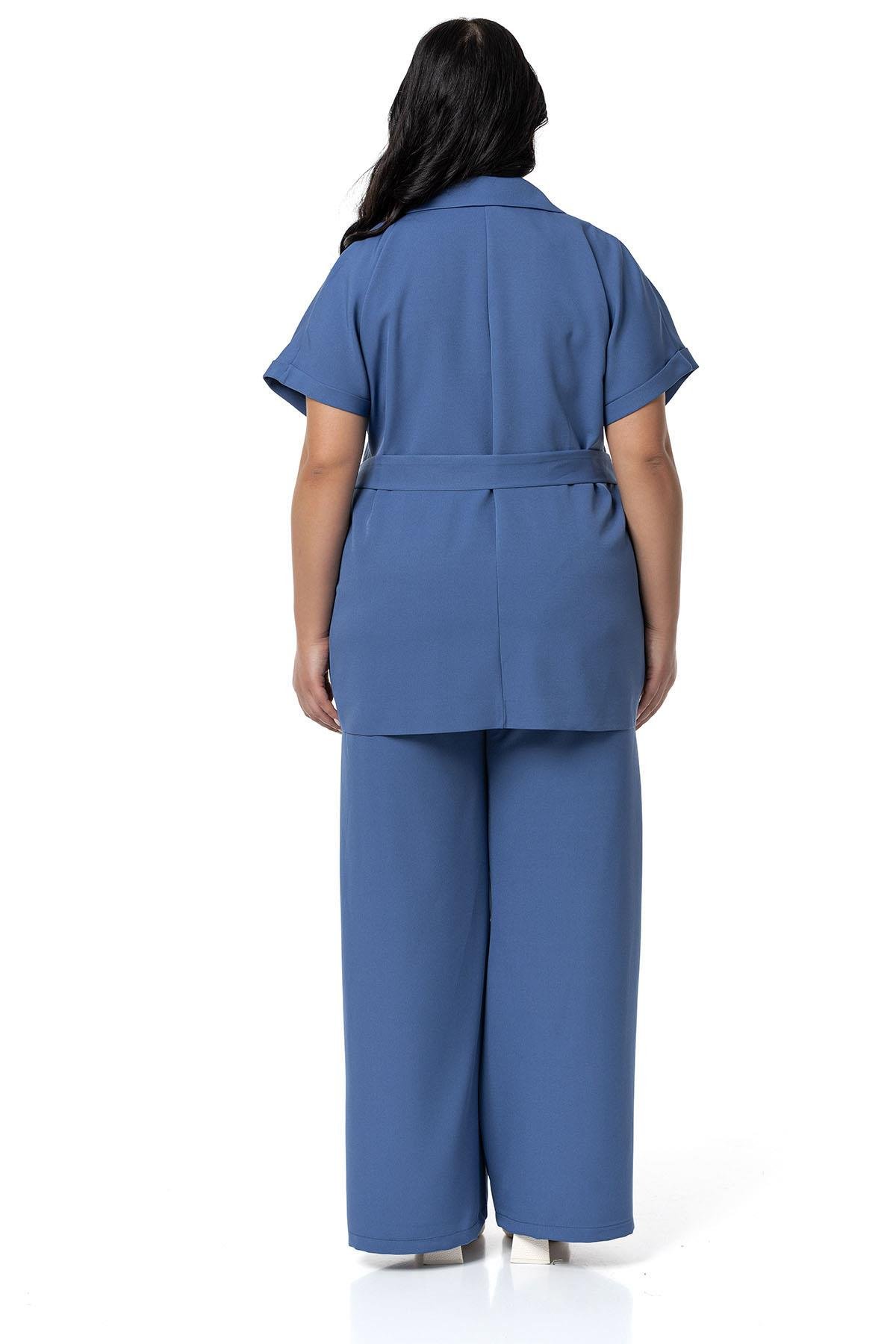 Ceket | Pantolon TakımlarDisentis Modest Kruvaze Kemerli Yarım Kollu İndigo Ceket Pantolon İkili TakımDISENTIS MODESTBüyük Beden Kruvaze Kemerli Yarım Kollu İndigo Ceket Pantolon İkili Takım