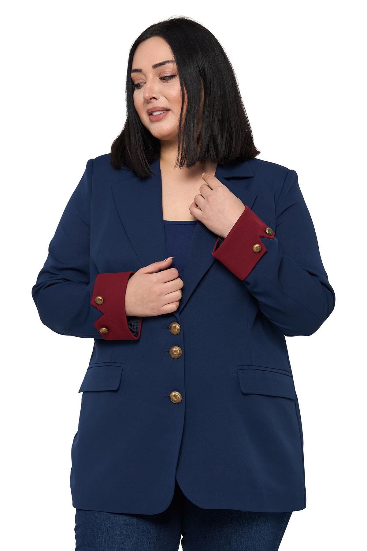 CeketDisentis Modest Büyük Beden Manşeti Kumaş Garnili Düğme Detaylı Astarlı Lacivert Bordo Blazer CeketDISENTIS MODESTBüyük Beden Manşeti Kumaş Garnili Düğme Detaylı Astarlı Lacivert Bordo Blazer Ceket