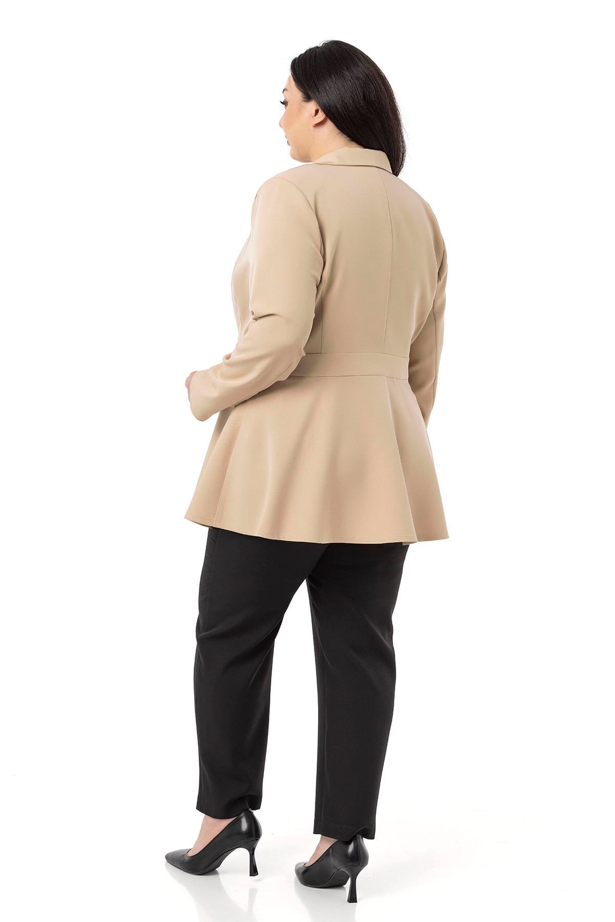 JacketsDisentis Modest Büyük Beden Tek Düğmeli Belde Bant Detaylı Kloş Astarsız Bej Rengi Ceket DISENTIS MODESTBüyük Beden Tek Düğmeli Belde Bant Detaylı Kloş Astarsız Bej Rengi Ceket 