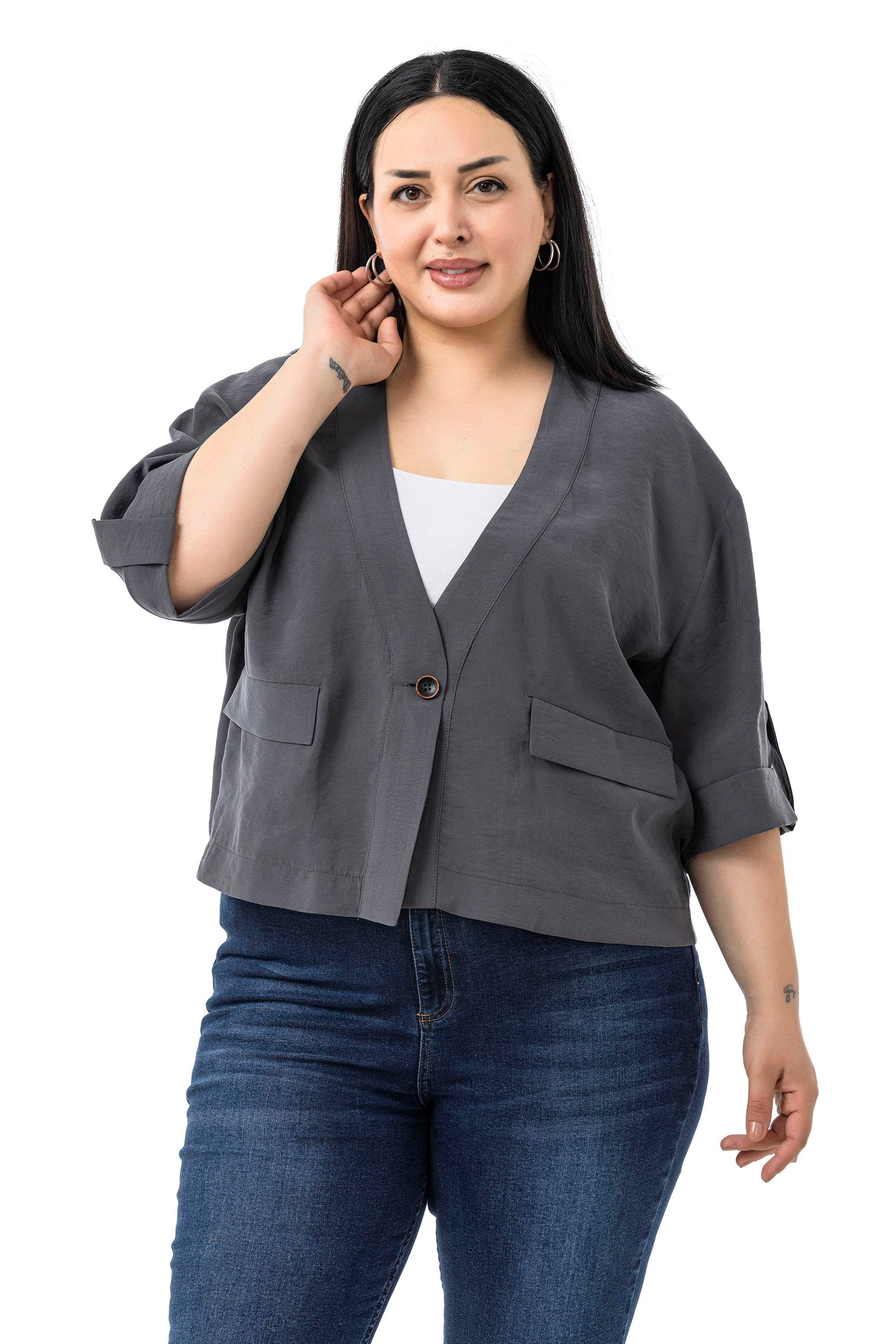 JacketsDisentis Modest Büyük Beden Tek Düğmeli Düşük Yarım Kollu Apoletli Cepli Kısa Antrasit CeketDISENTIS MODESTBüyük Beden Tek Düğmeli Düşük Yarım Kollu Apoletli Cepli Kısa Antrasit Ceket