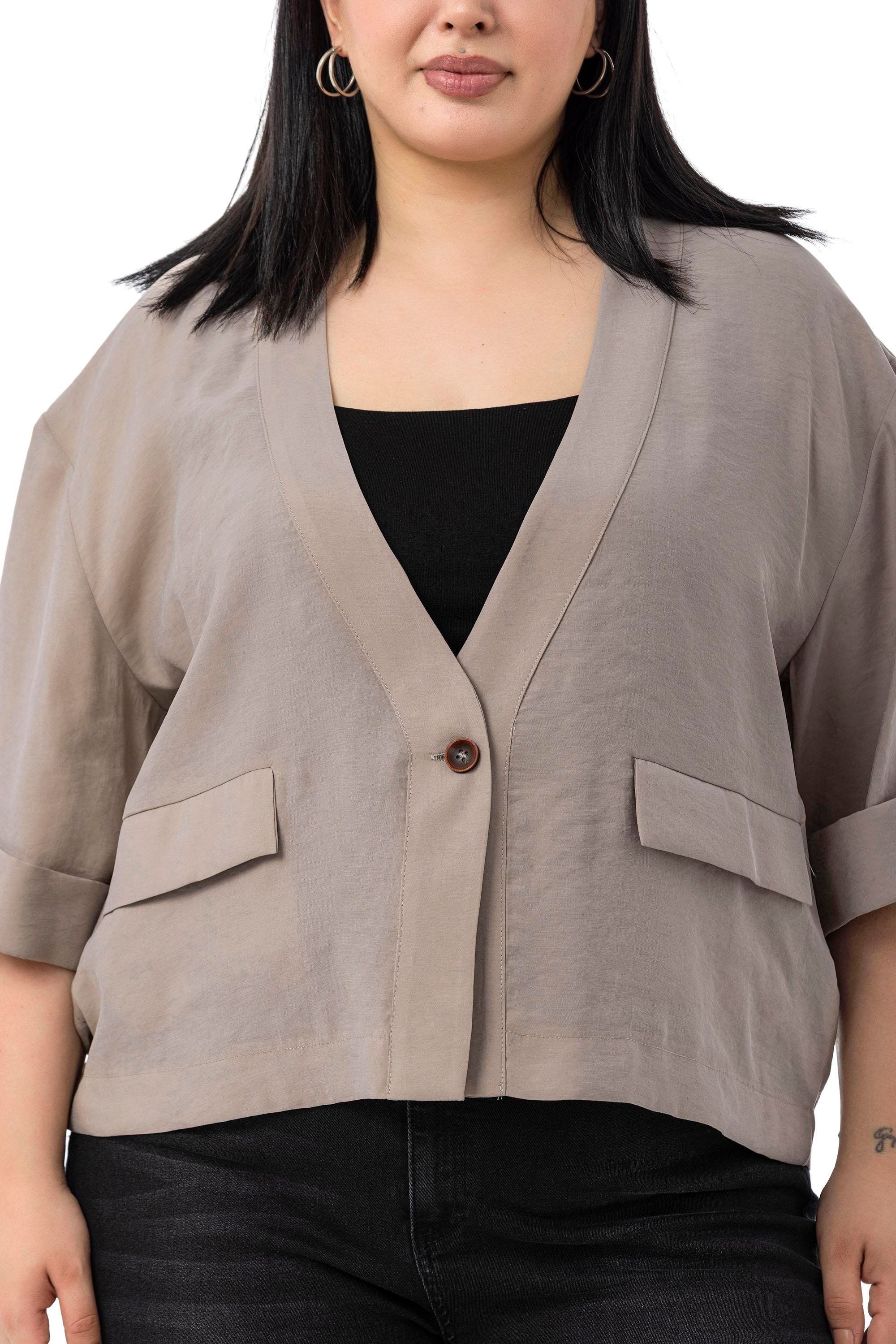 JacketsDisentis Modest Büyük Beden Tek Düğmeli Düşük Yarım Kollu Apoletli Cepli Kısa Vizon CeketDISENTIS MODESTBüyük Beden Tek Düğmeli Düşük Yarım Kollu Apoletli Cepli Kısa Vizon Ceket