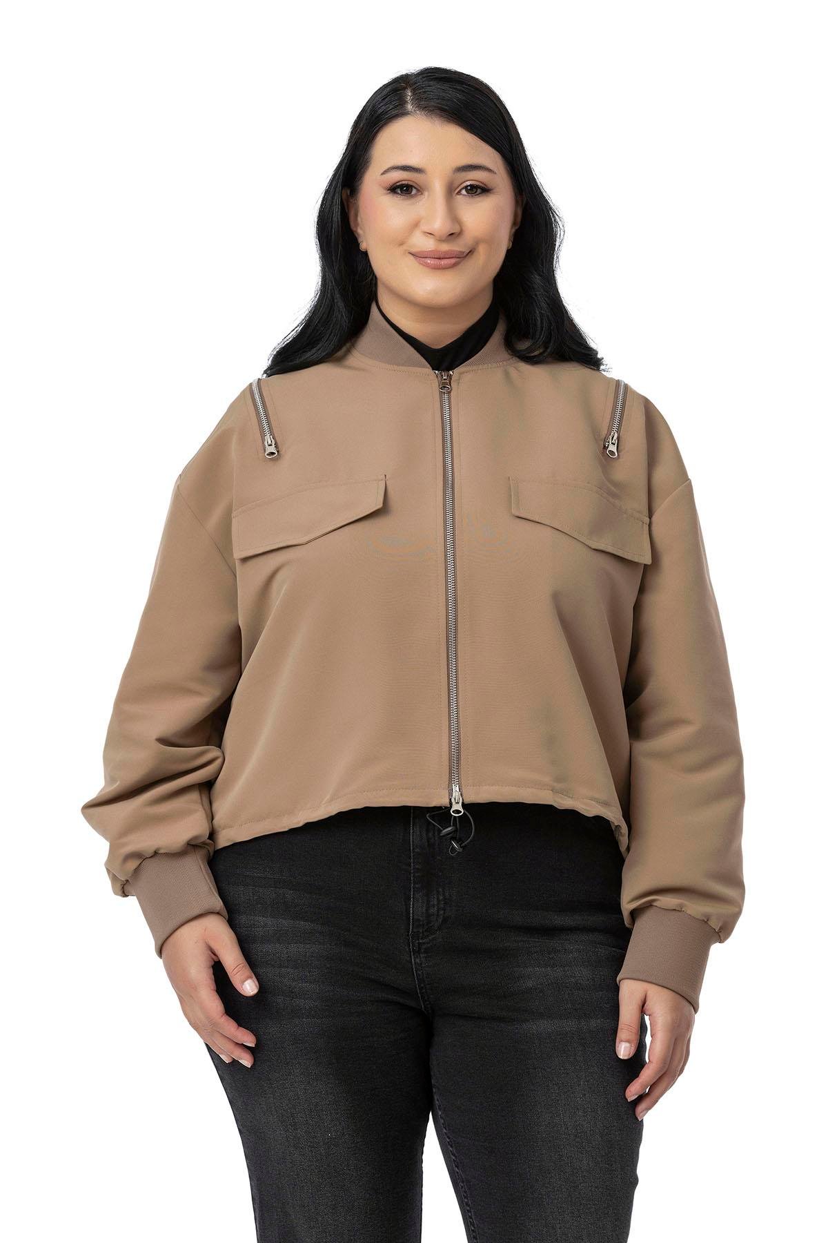 JacketsDisentis Modest Büyük Beden Yakası ve Kol Ağzı Ribanalı Fermuar Detaylı Lacivert Bomber CeketDISENTIS MODESTBüyük Beden Yakası ve Kol Ağzı Ribanalı Fermuar Detaylı Lacivert Bomber Ceket