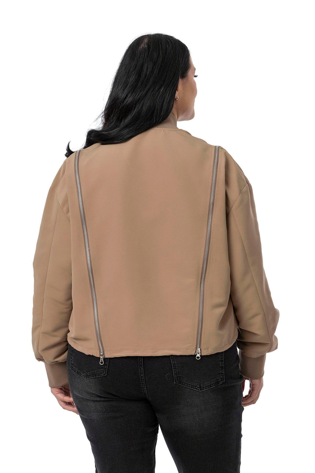 JacketsDisentis Modest Büyük Beden Yakası ve Kol Ağzı Ribanalı Fermuar Detaylı Lacivert Bomber CeketDISENTIS MODESTBüyük Beden Yakası ve Kol Ağzı Ribanalı Fermuar Detaylı Lacivert Bomber Ceket