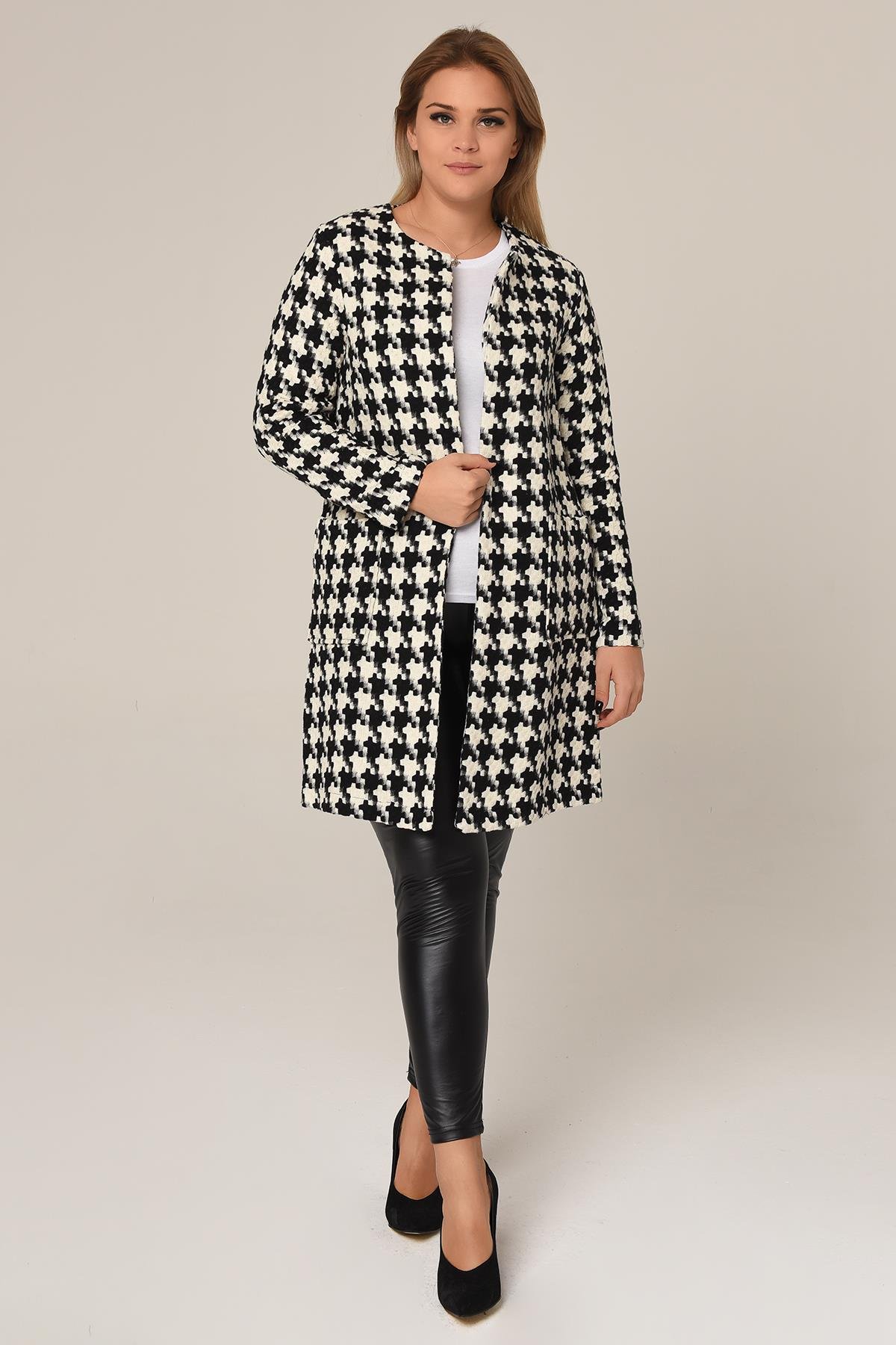 JacketsRound Neck Houndstooth Patterned Woven Black and White Jacket with Front PocketsdisentisRound Neck Houndstooth Patterned Woven Black and White Jacket with Front Pockets