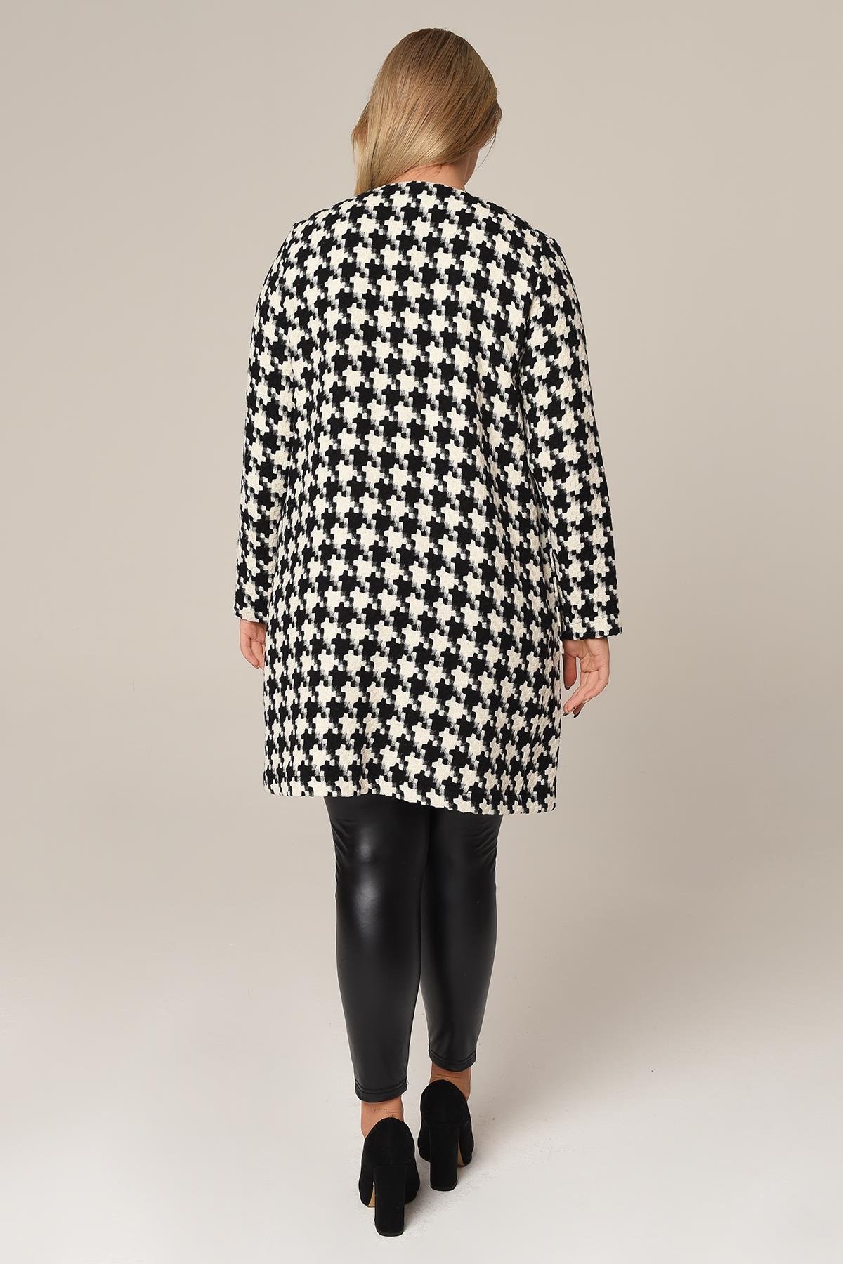 JacketsRound Neck Houndstooth Patterned Woven Black and White Jacket with Front PocketsdisentisRound Neck Houndstooth Patterned Woven Black and White Jacket with Front Pockets