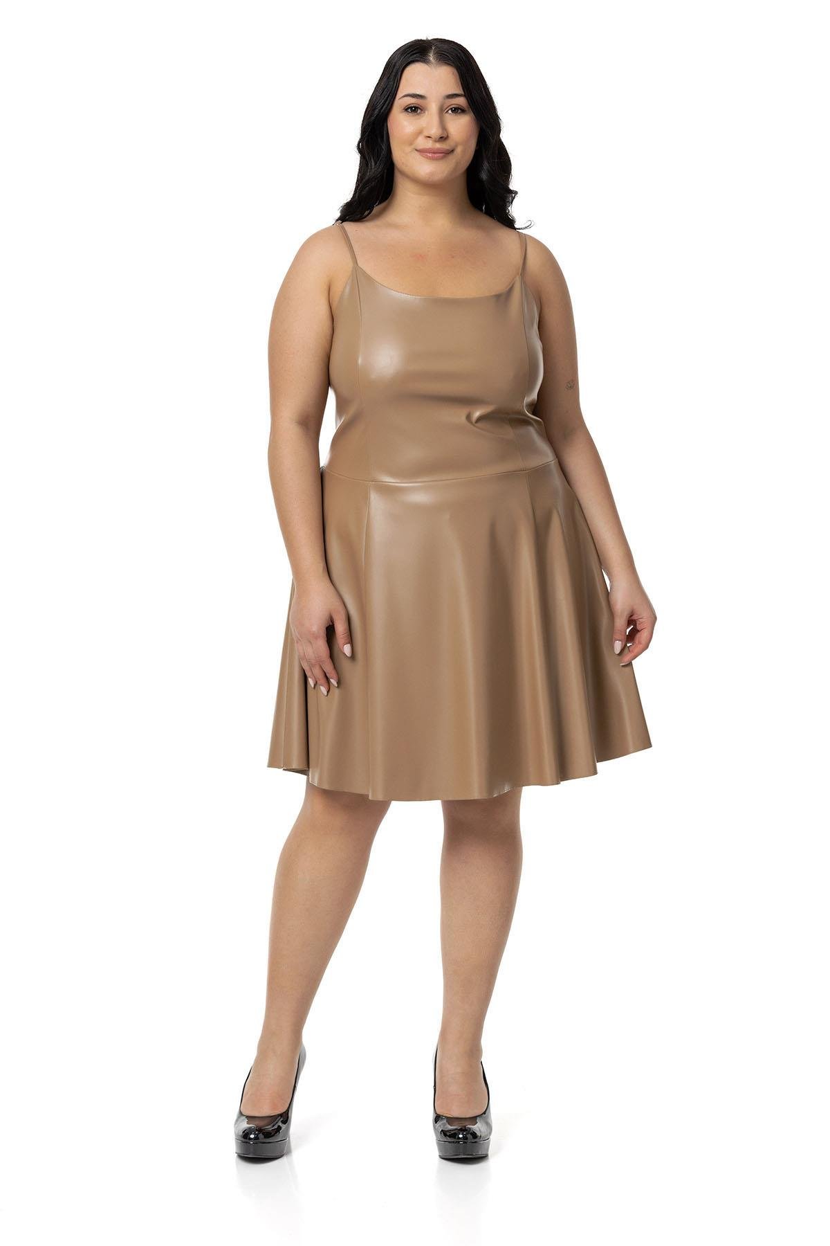 ELBİSEDisentis Modest Büyük Beden Ayarlanabilir İnce Askılı Sırtı Lastikli Deri Mini Vizon ElbiseDISENTIS MODESTBüyük Beden Ayarlanabilir İnce Askılı Sırtı Lastikli Deri Mini Vizon Elbise