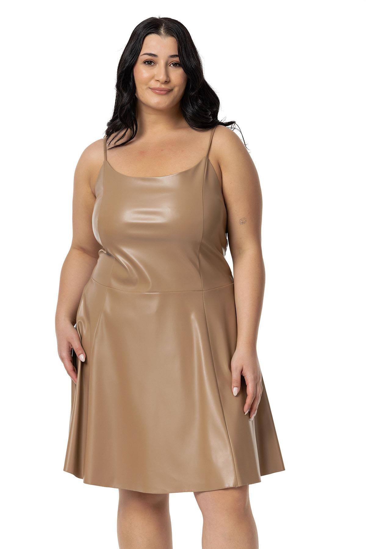 ELBİSEDisentis Modest Büyük Beden Ayarlanabilir İnce Askılı Sırtı Lastikli Deri Mini Vizon ElbiseDISENTIS MODESTBüyük Beden Ayarlanabilir İnce Askılı Sırtı Lastikli Deri Mini Vizon Elbise