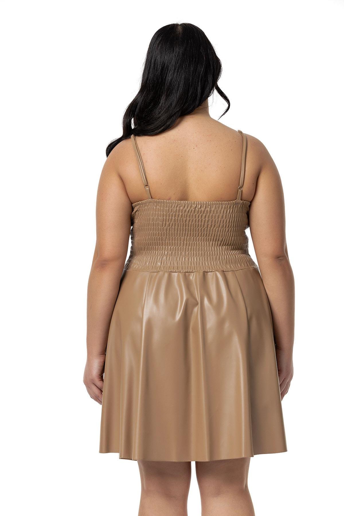 ELBİSEDisentis Modest Büyük Beden Ayarlanabilir İnce Askılı Sırtı Lastikli Deri Mini Vizon ElbiseDISENTIS MODESTBüyük Beden Ayarlanabilir İnce Askılı Sırtı Lastikli Deri Mini Vizon Elbise