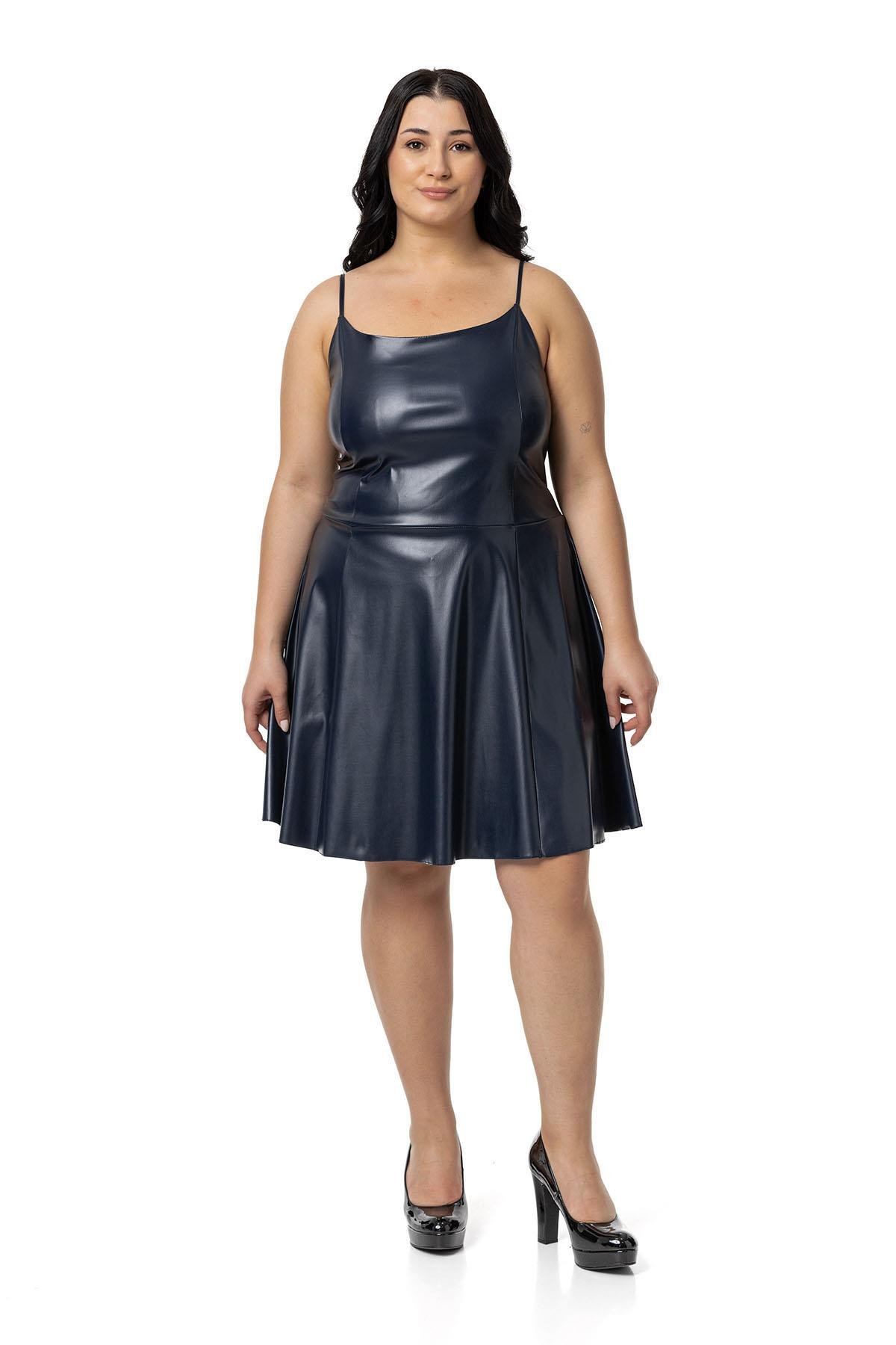 ELBİSEDisentis Modest Büyük Beden Ayarlanabilir İnce Askılı Sırtı Lastikli Deri Mini Lacivert ElbiseDISENTIS MODESTBüyük Beden Ayarlanabilir İnce Askılı Sırtı Lastikli Deri Mini Lacivert Elbise