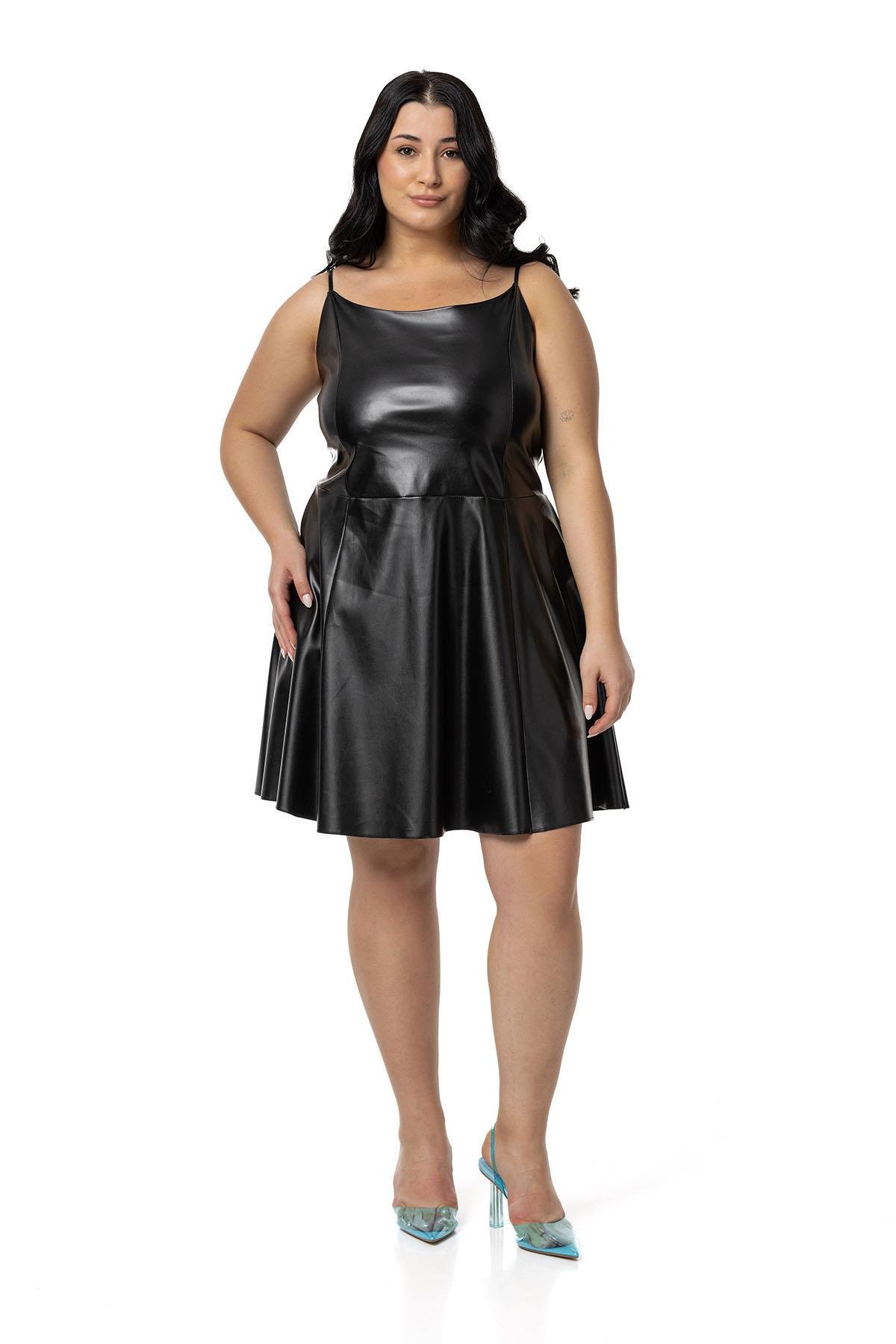 ELBİSEDisentis Modest Büyük Beden Ayarlanabilir İnce Askılı Sırtı Lastikli Deri Mini Siyah ElbiseDISENTIS MODESTBüyük Beden Ayarlanabilir İnce Askılı Sırtı Lastikli Deri Mini Siyah Elbise