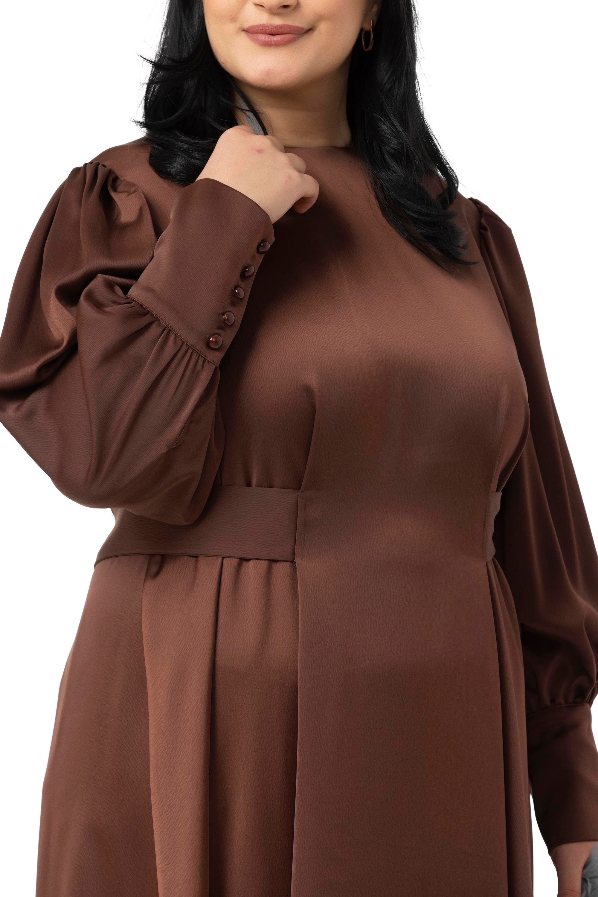 ELBİSEDisentis Modest Büyük Beden Büzgülü Kollu Kuşak Detaylı Uzun Saten Kahverengi ElbiseDISENTIS MODESTBüyük Beden Büzgülü Kollu Kuşak Detaylı Uzun Saten Kahverengi Elbise