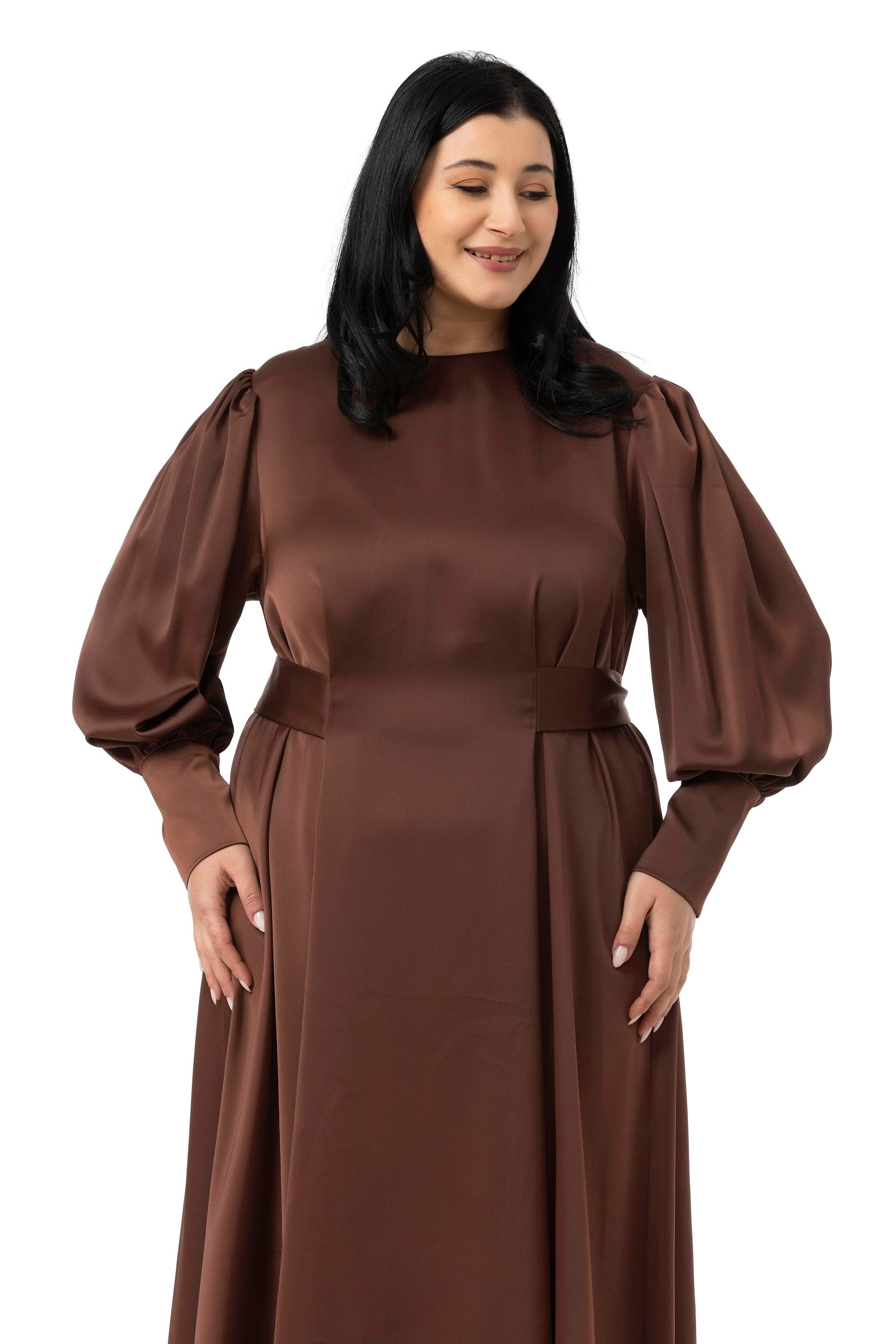 ELBİSEDisentis Modest Büyük Beden Büzgülü Kollu Kuşak Detaylı Uzun Saten Kahverengi ElbiseDISENTIS MODESTBüyük Beden Büzgülü Kollu Kuşak Detaylı Uzun Saten Kahverengi Elbise