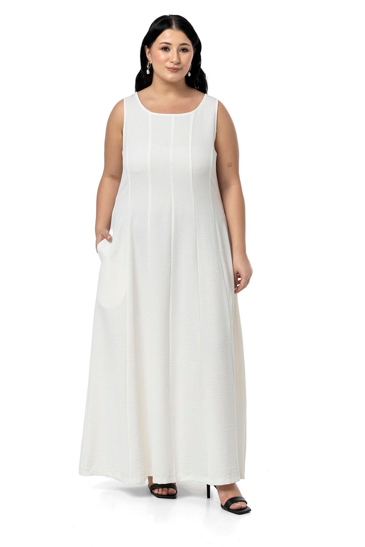 ELBİSEDisentis Modest Büyük Beden Sırtı Gipeli Yanlarda Cepli Kolsuz Uzun Beyaz Elbise  DISENTIS MODESTBüyük Beden Sırtı Gipeli Yanlarda Cepli Kolsuz Uzun Beyaz Elbise  